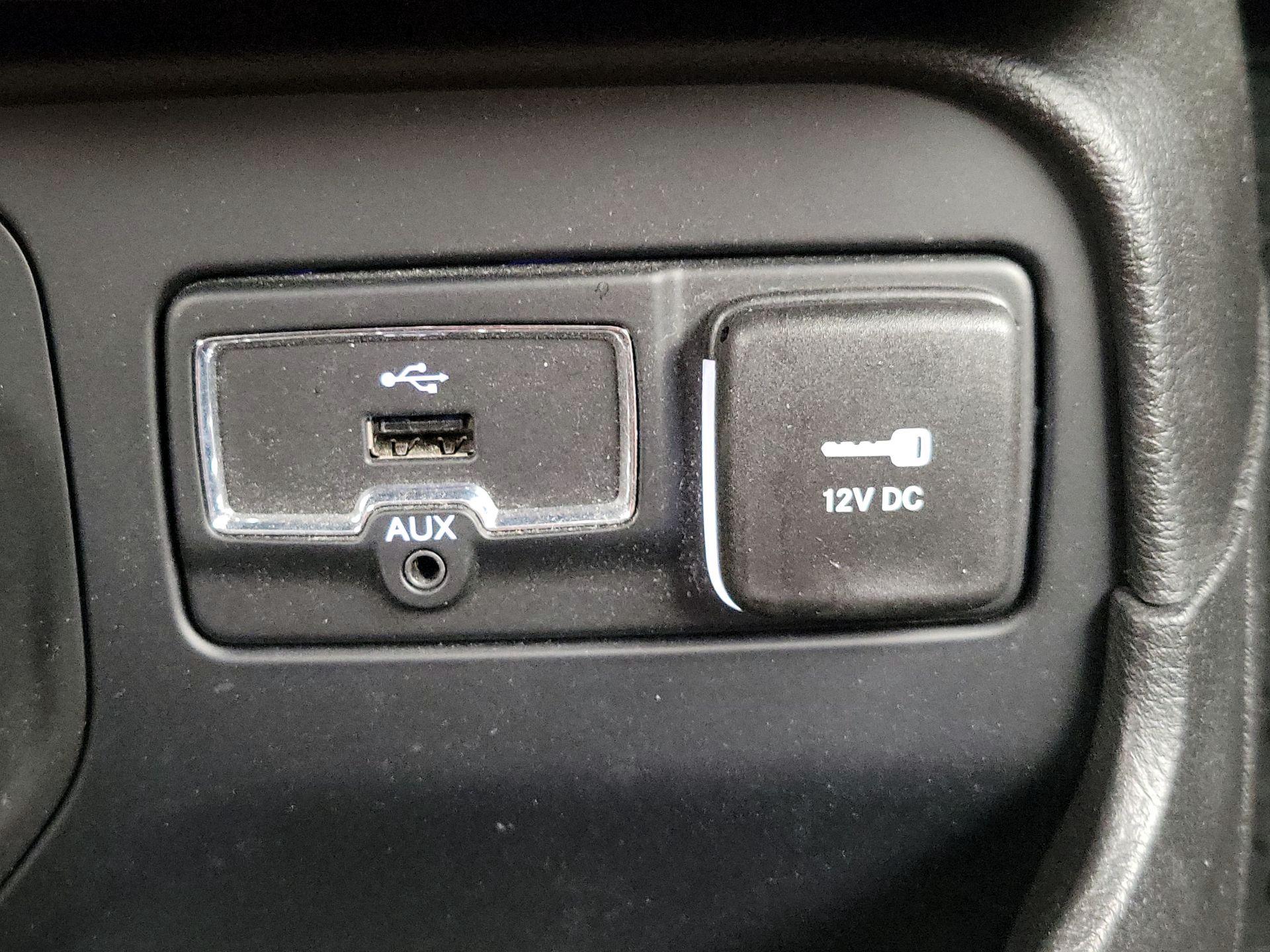 Thumbnail: 2016 Jeep Renegade - 18