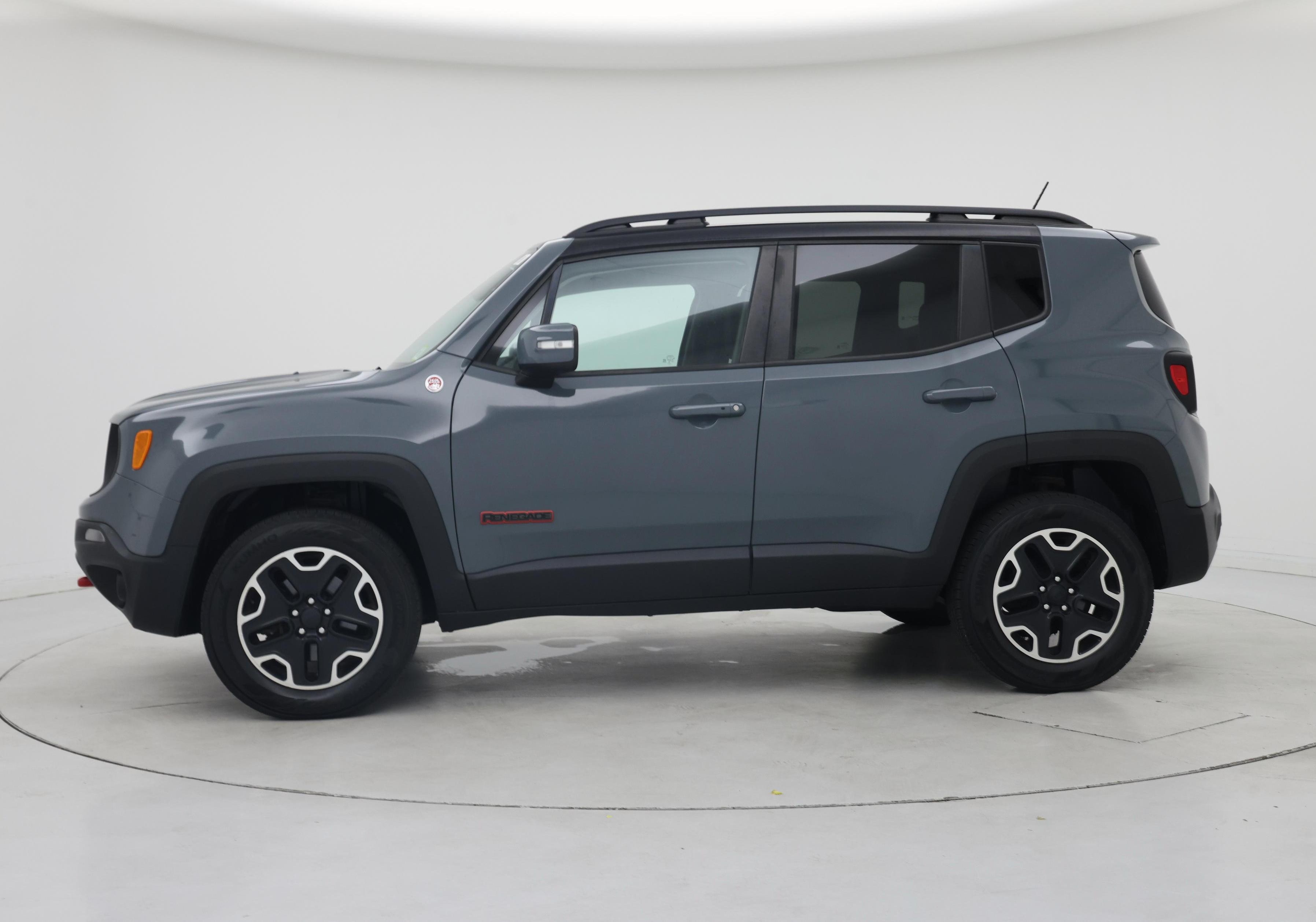 Thumbnail: 2016 Jeep Renegade - 3