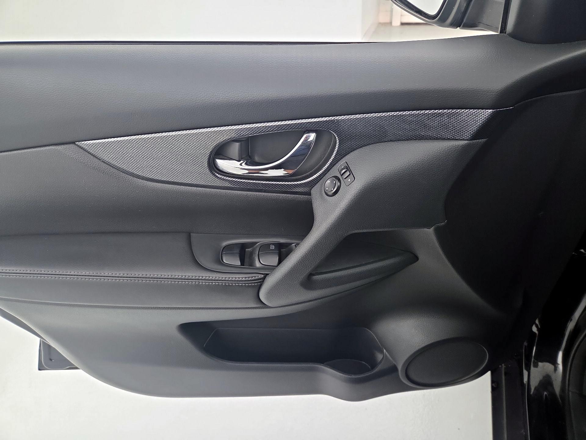 Thumbnail: 2016 Nissan Rogue - 12