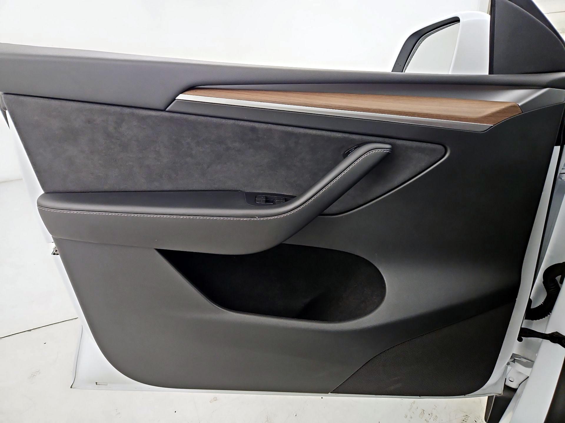 Thumbnail: 2023 Tesla Model Y - 12