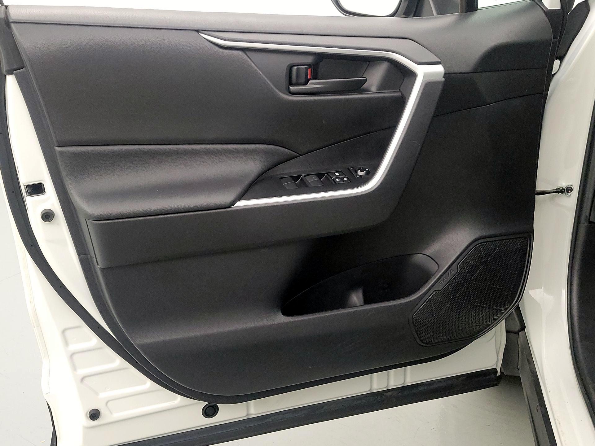 Thumbnail: 2021 Toyota RAV4 - 12
