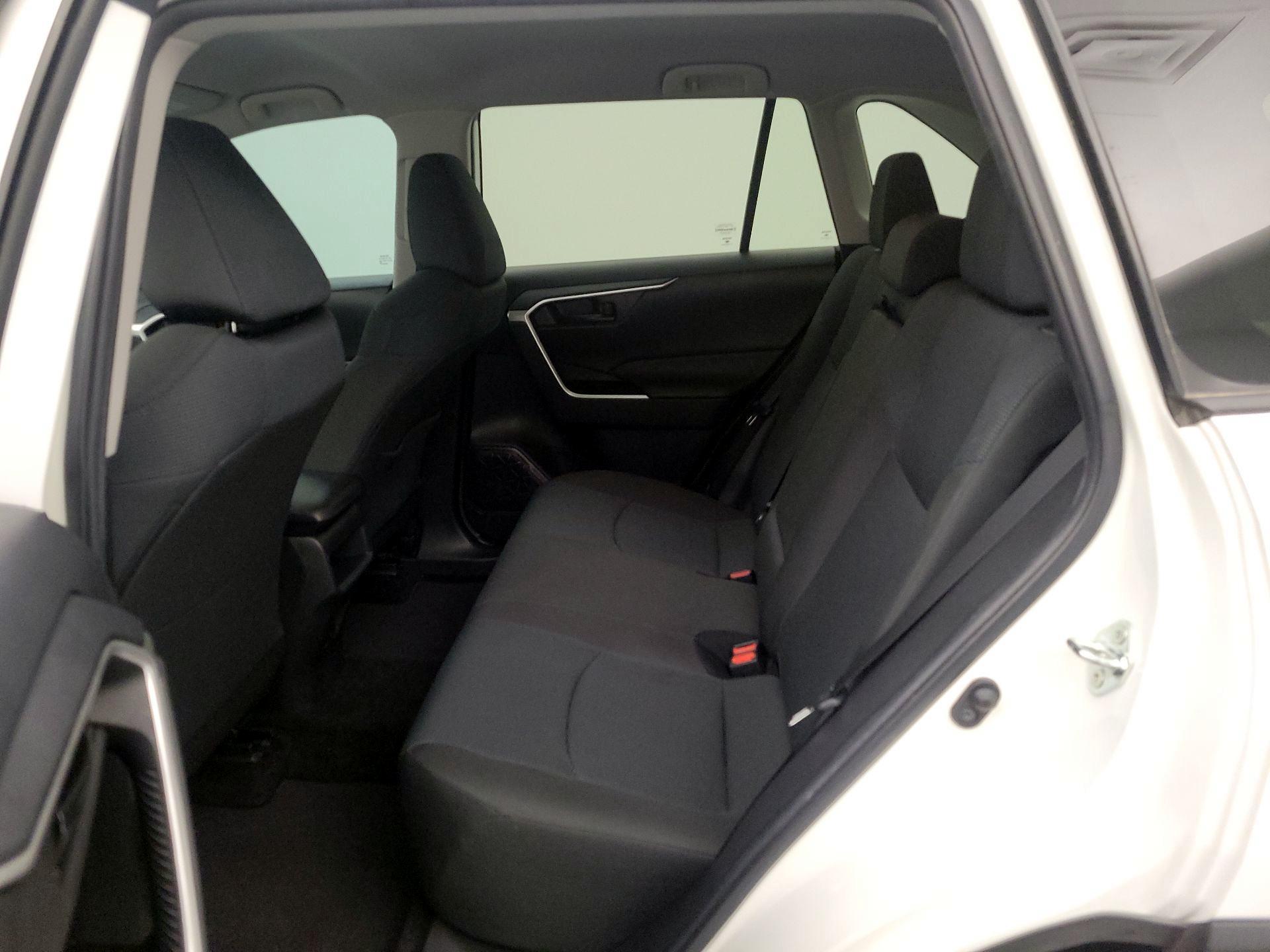 Thumbnail: 2021 Toyota RAV4 - 19
