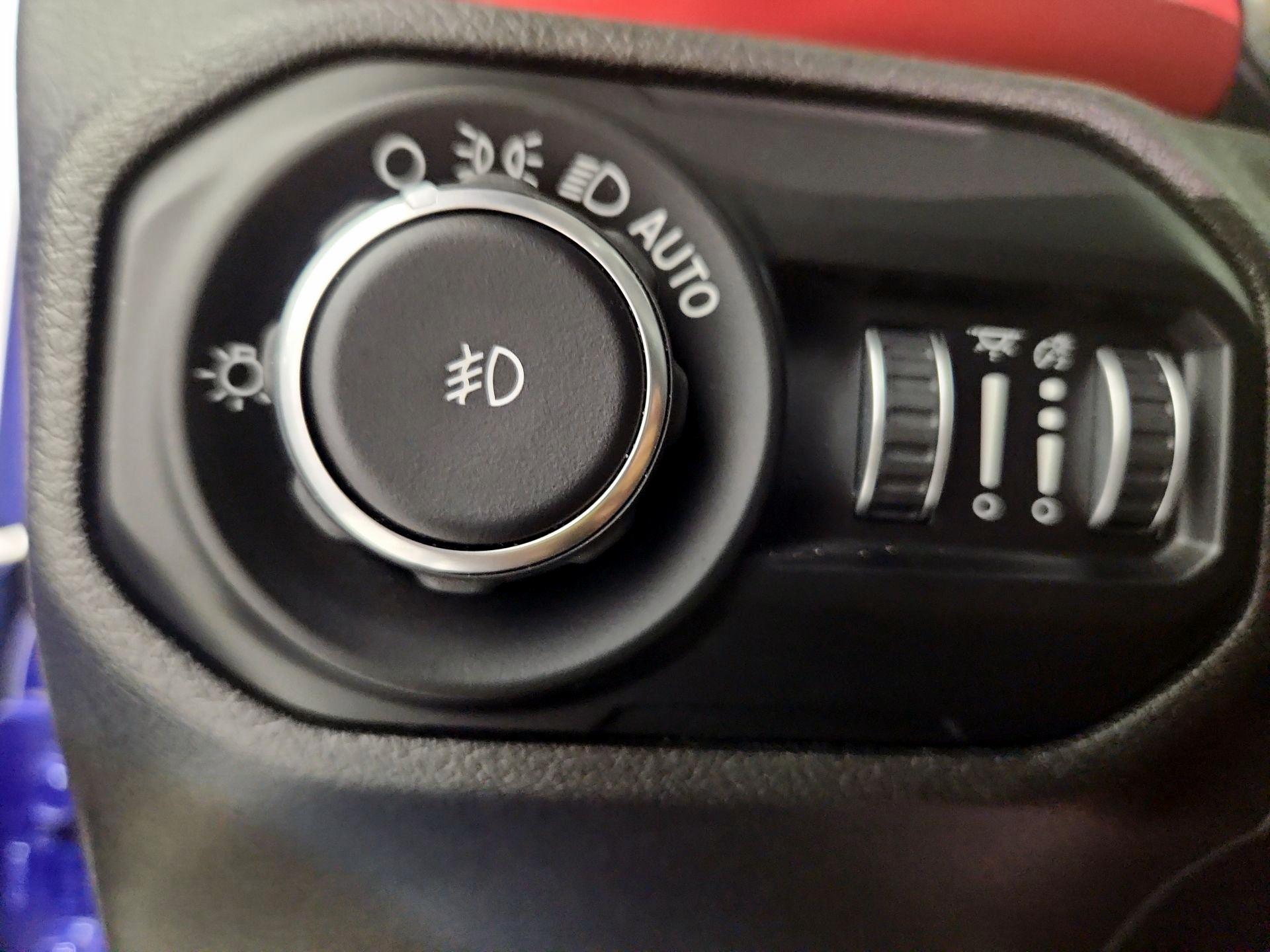Thumbnail: 2019 Jeep Wrangler - 13