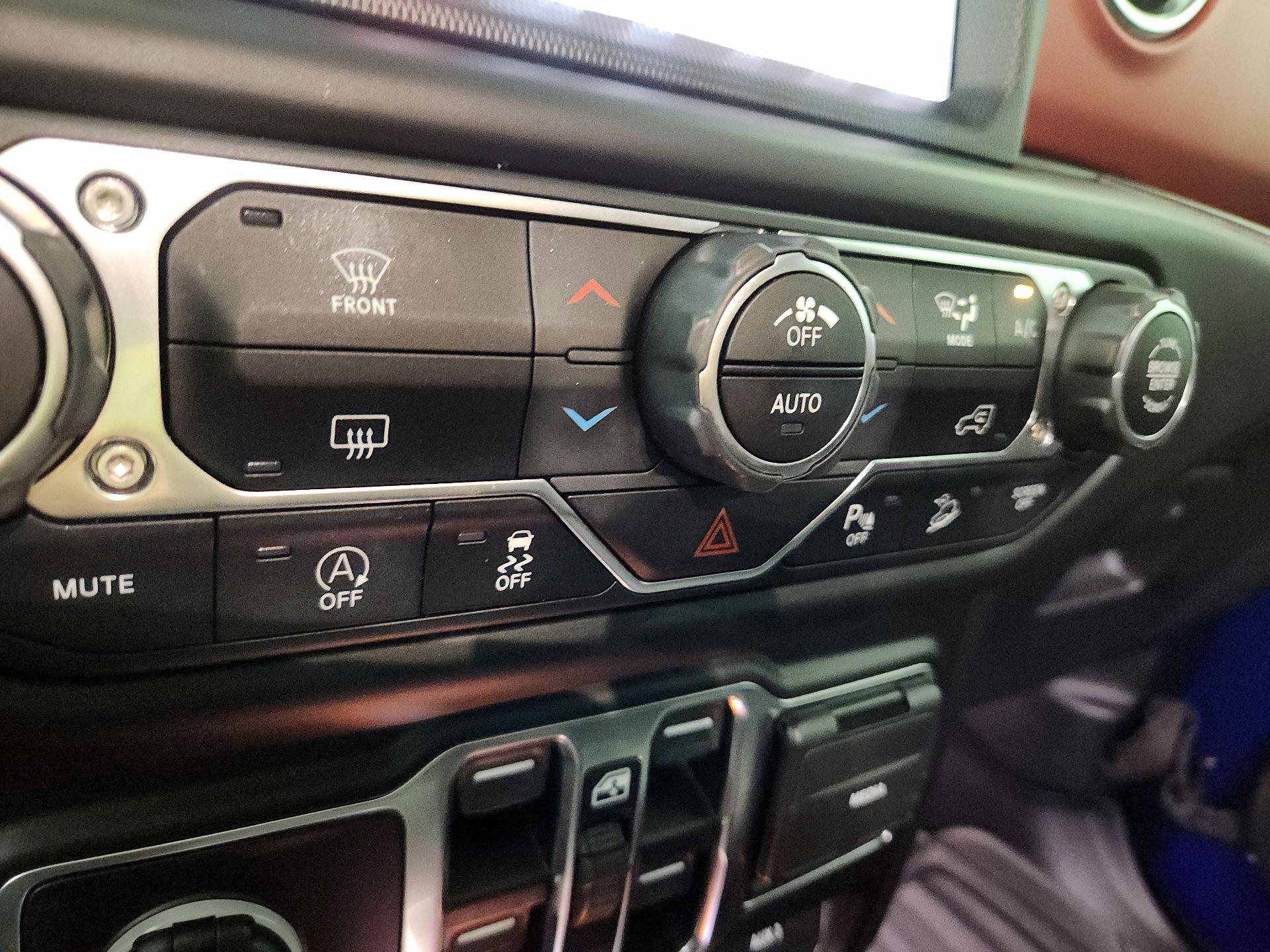 Thumbnail: 2019 Jeep Wrangler - 16