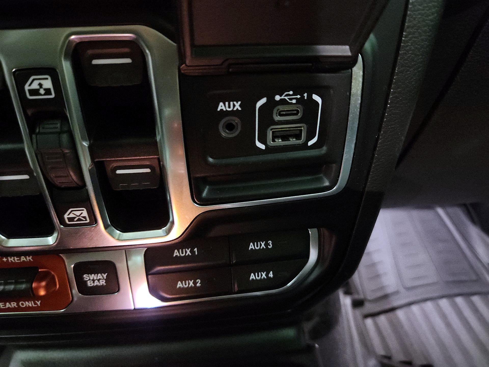 Thumbnail: 2019 Jeep Wrangler - 18