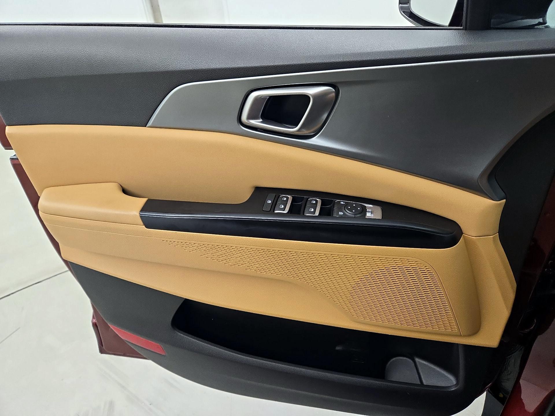 Thumbnail: 2023 Kia Carnival - 12