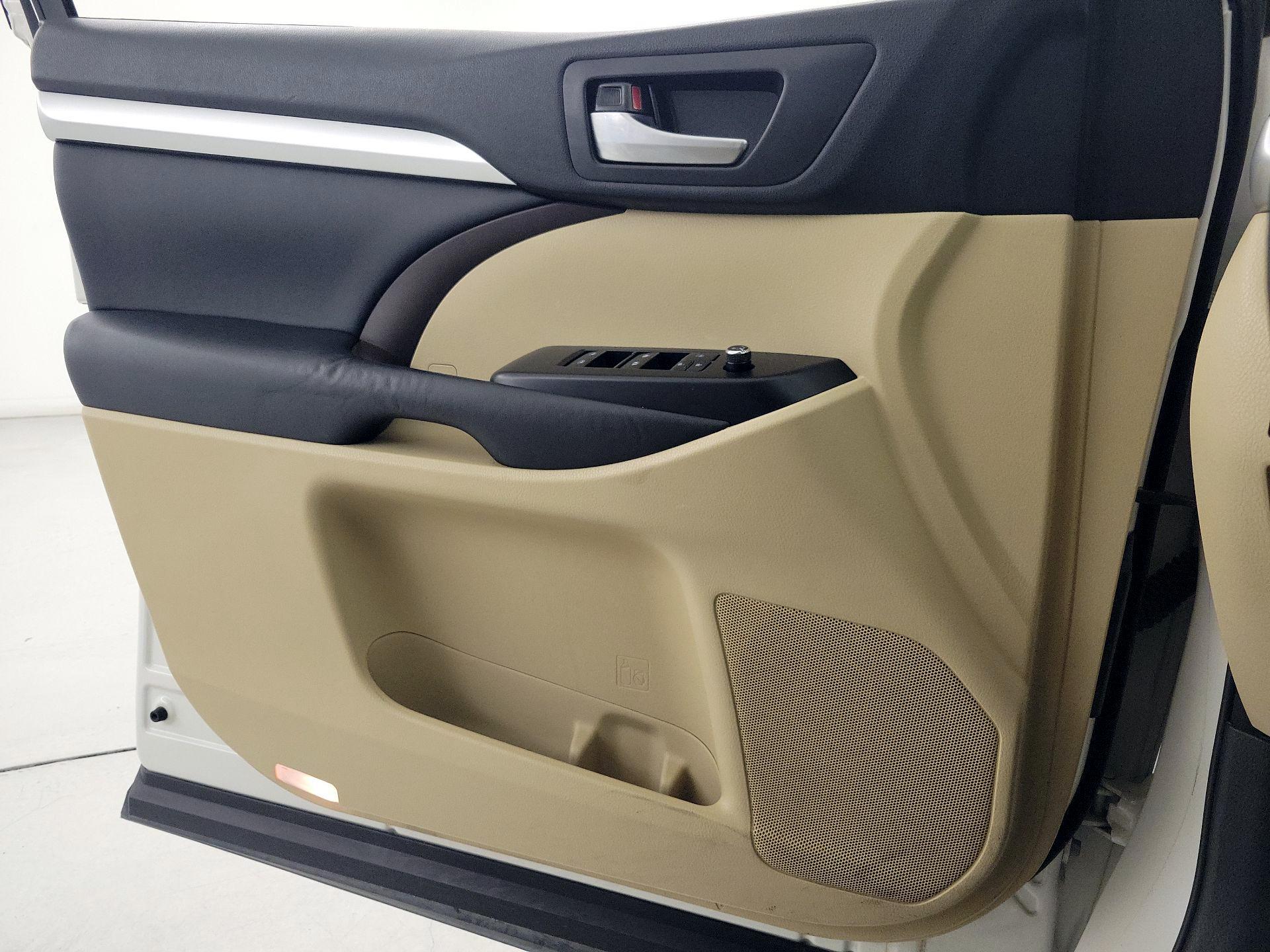 Thumbnail: 2014 Toyota Highlander - 12