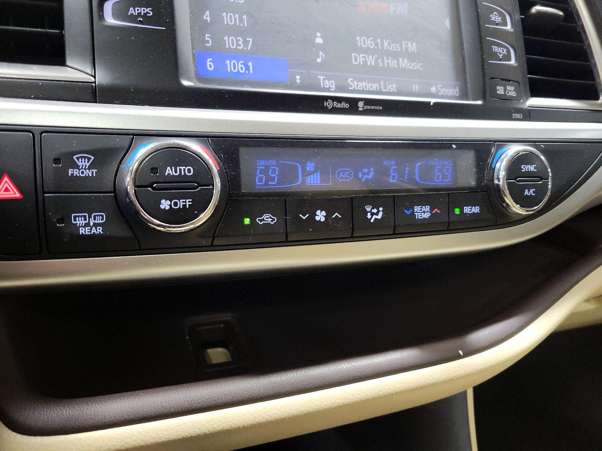 Thumbnail: 2014 Toyota Highlander - 16