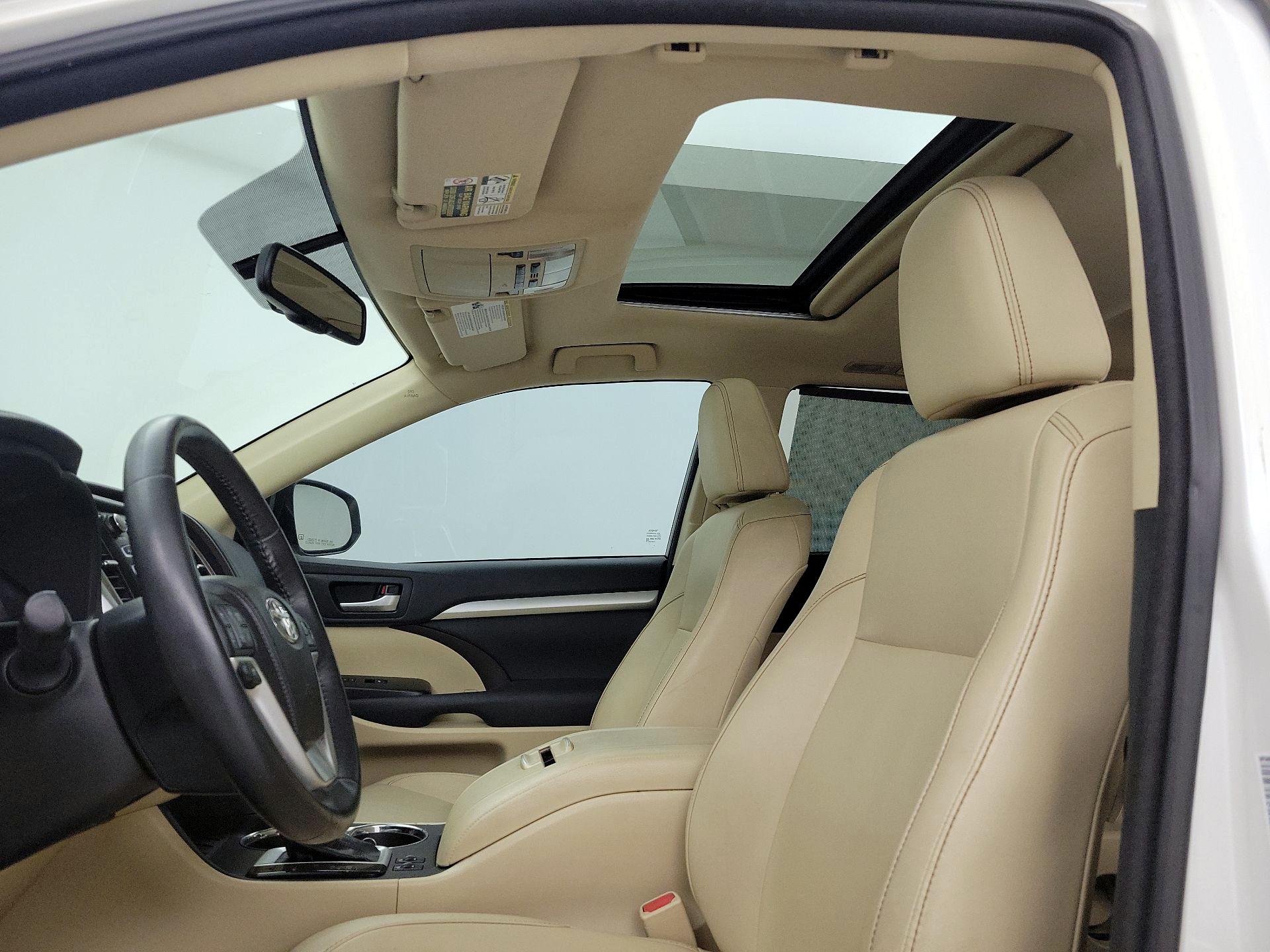 Thumbnail: 2014 Toyota Highlander - 18
