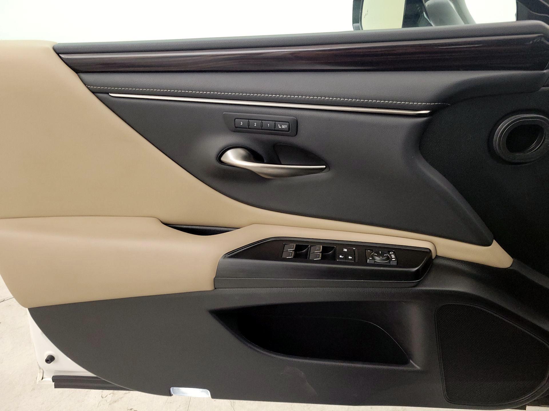 Thumbnail: 2021 Lexus ES - 12