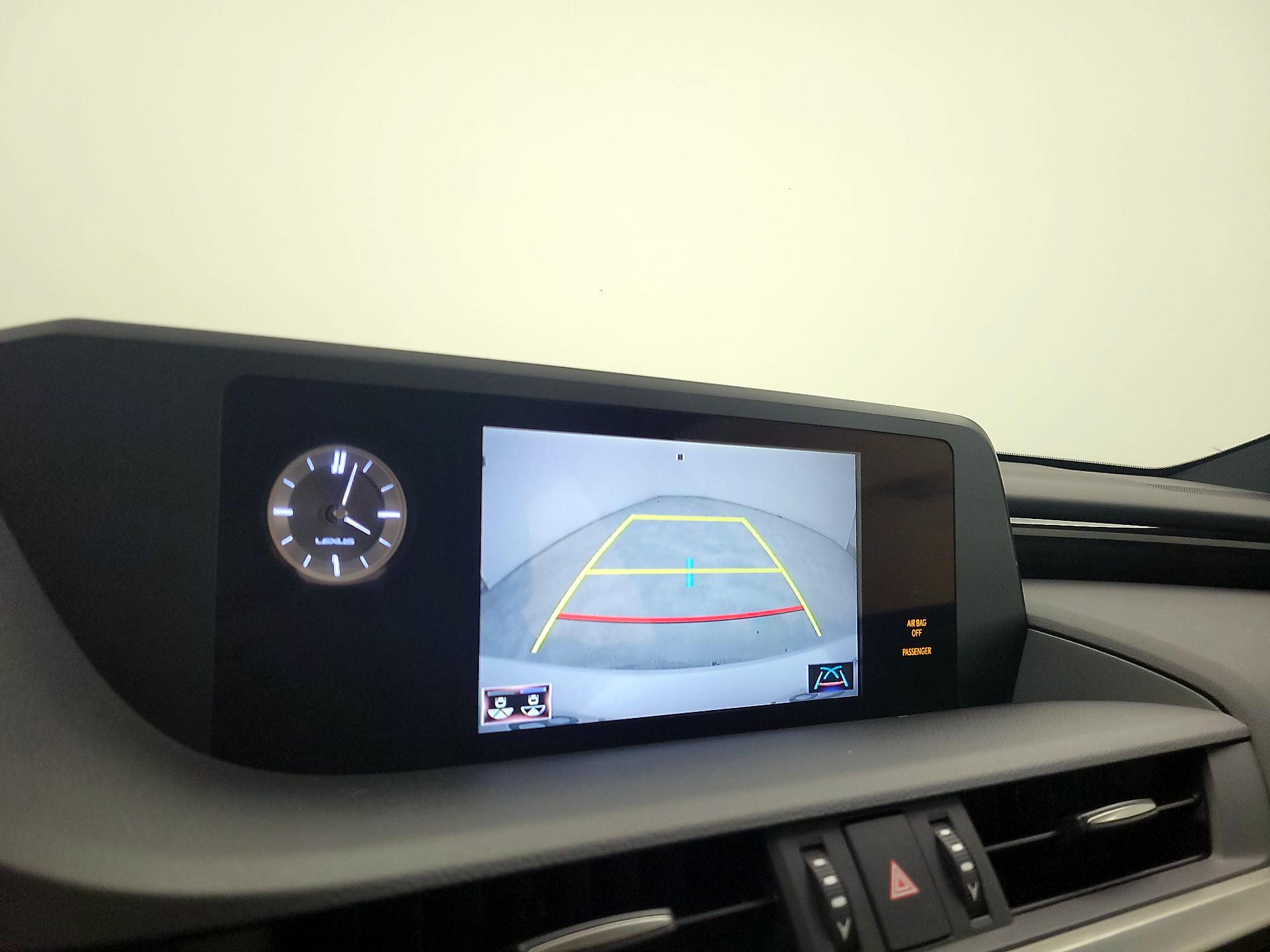 Thumbnail: 2021 Lexus ES - 14