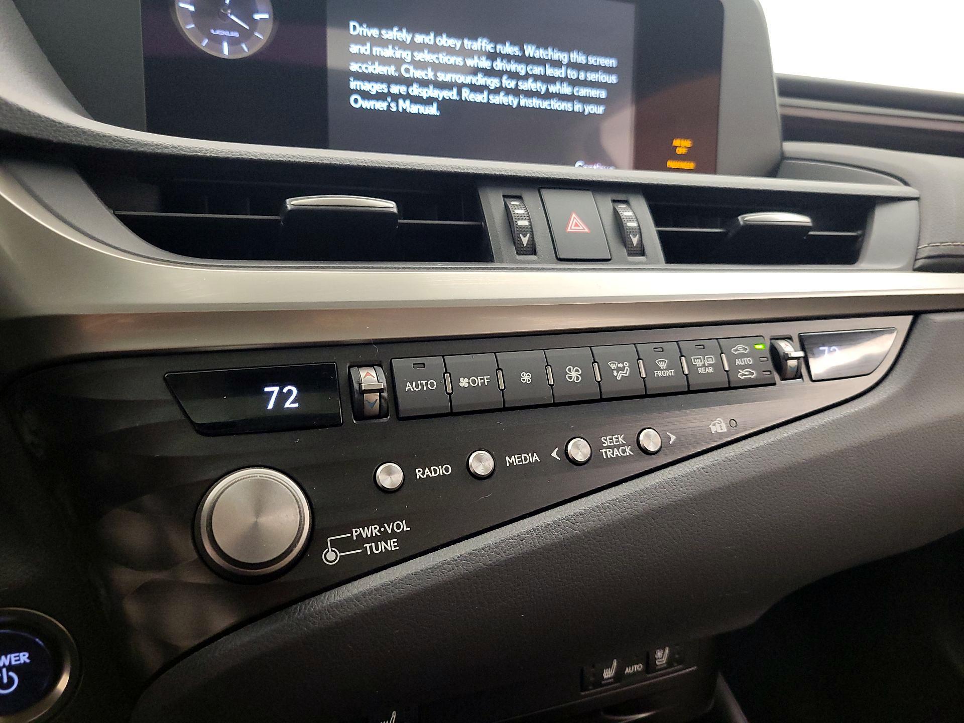 Thumbnail: 2021 Lexus ES - 16