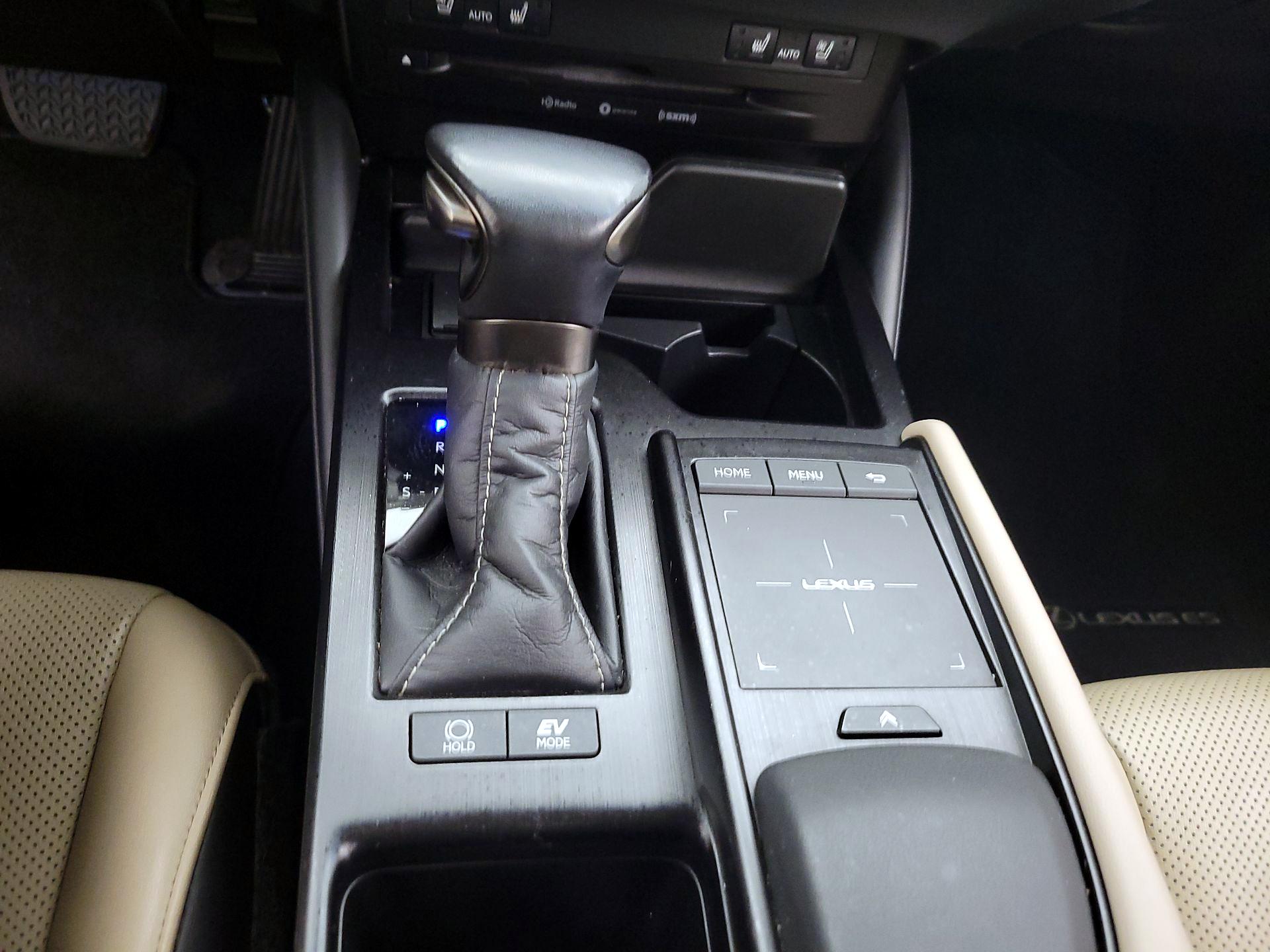 Thumbnail: 2021 Lexus ES - 17