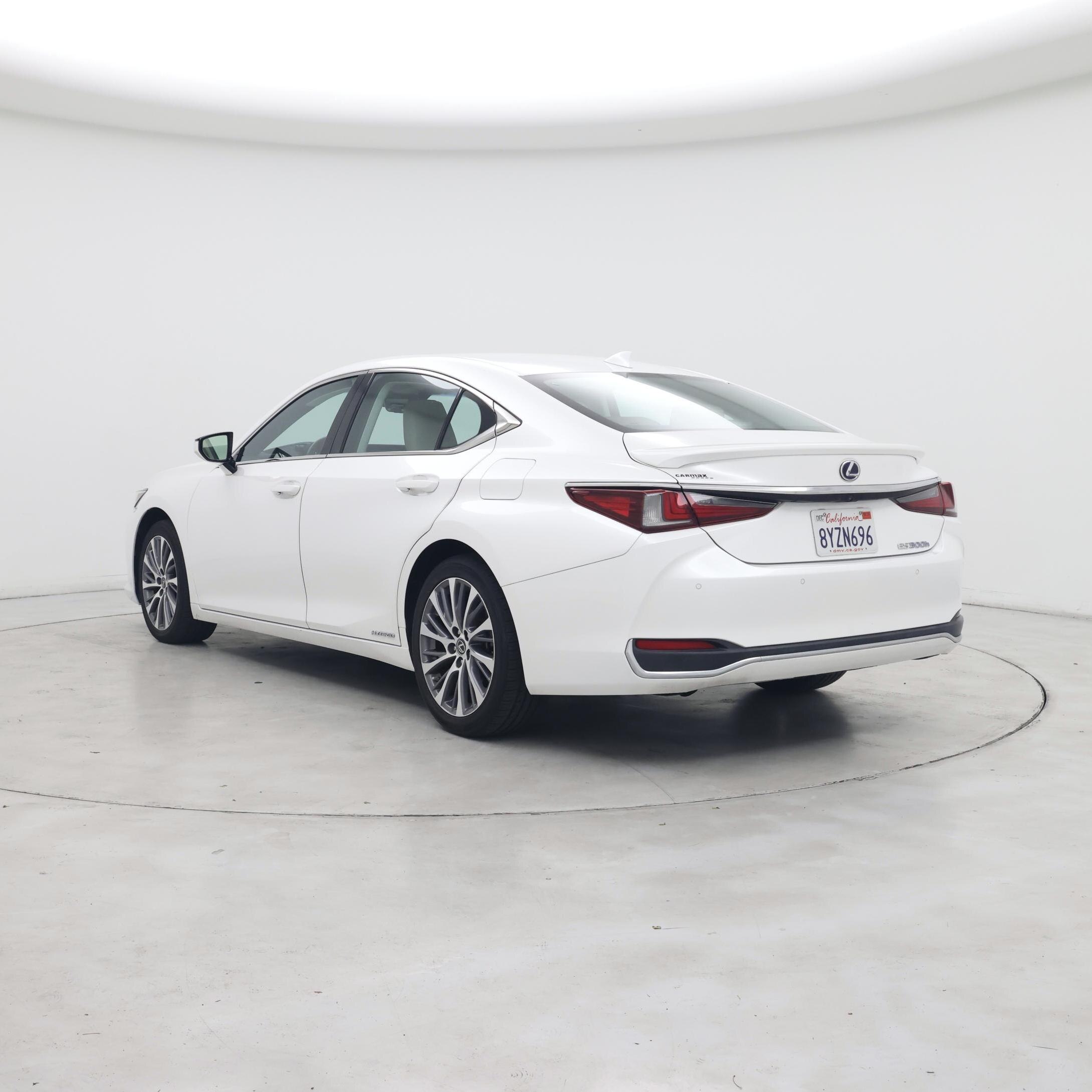 Thumbnail: 2021 Lexus ES - 2