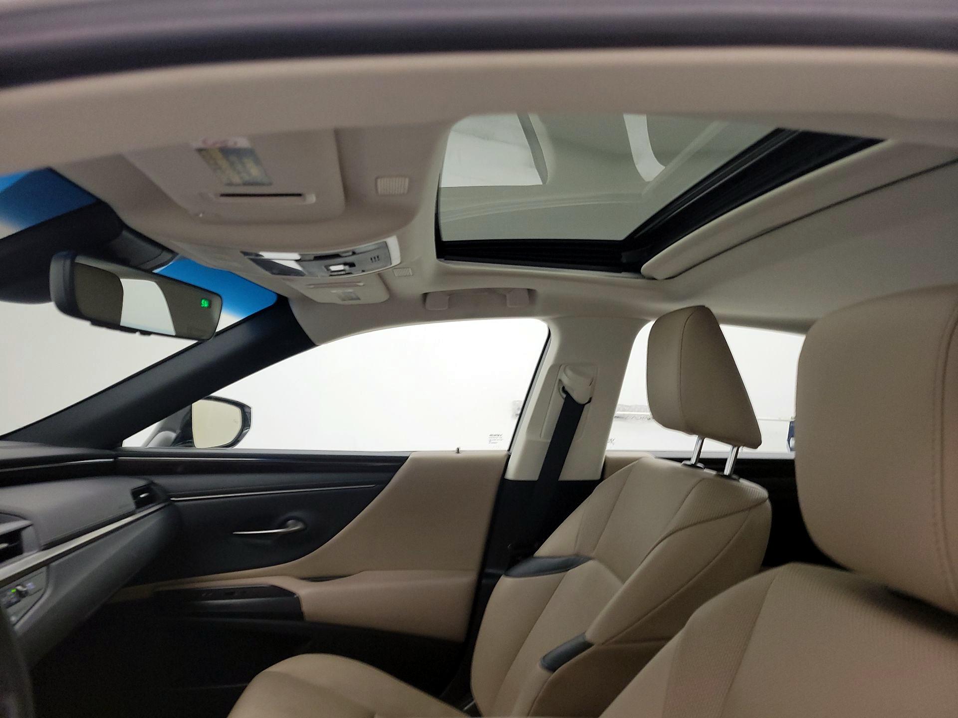 Thumbnail: 2021 Lexus ES - 19