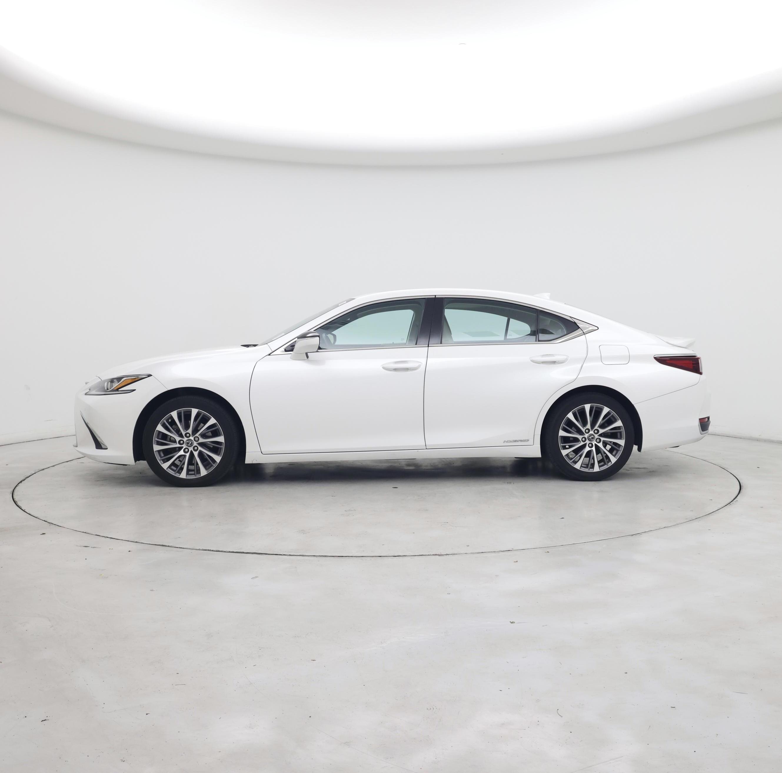 Thumbnail: 2021 Lexus ES - 3