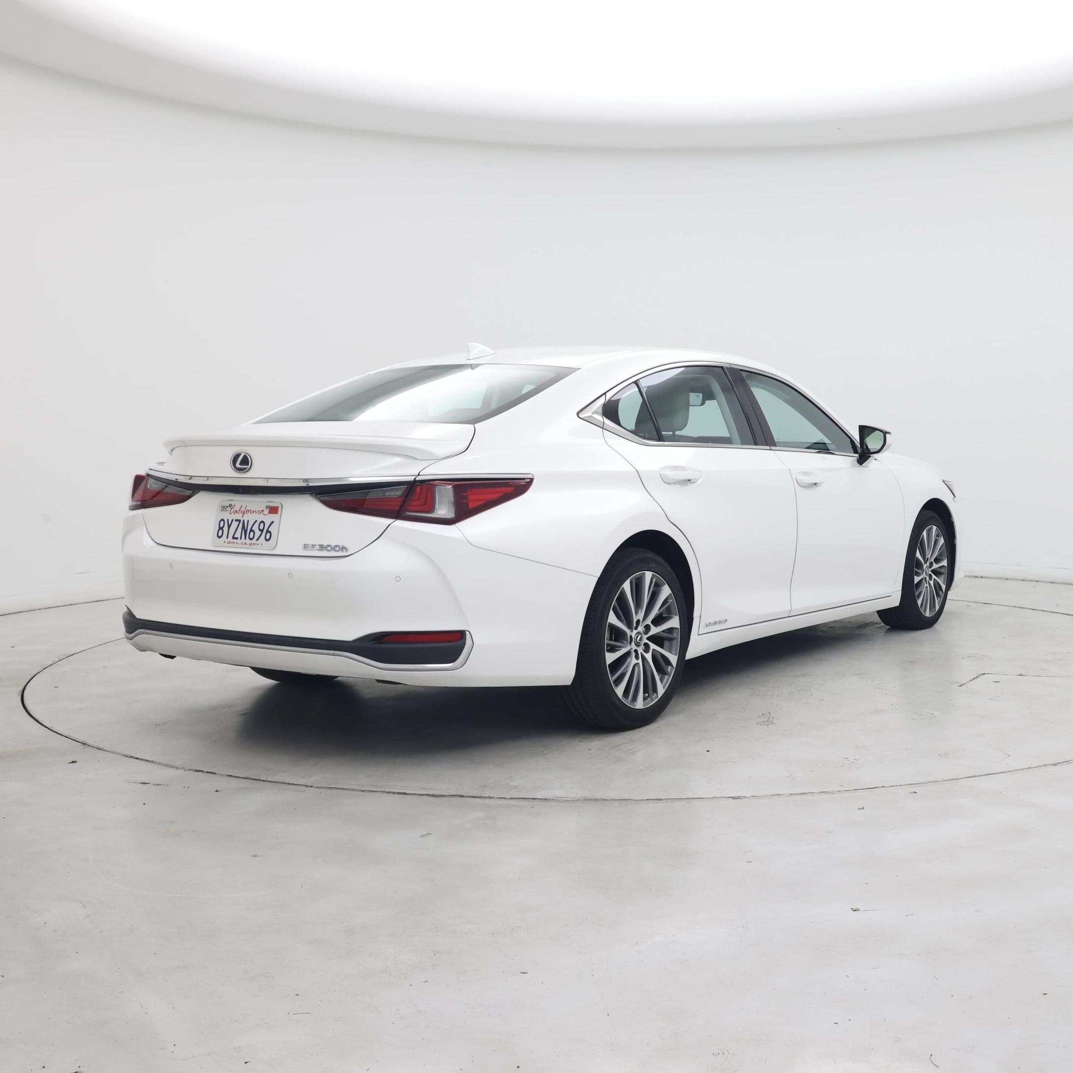 Thumbnail: 2021 Lexus ES - 8