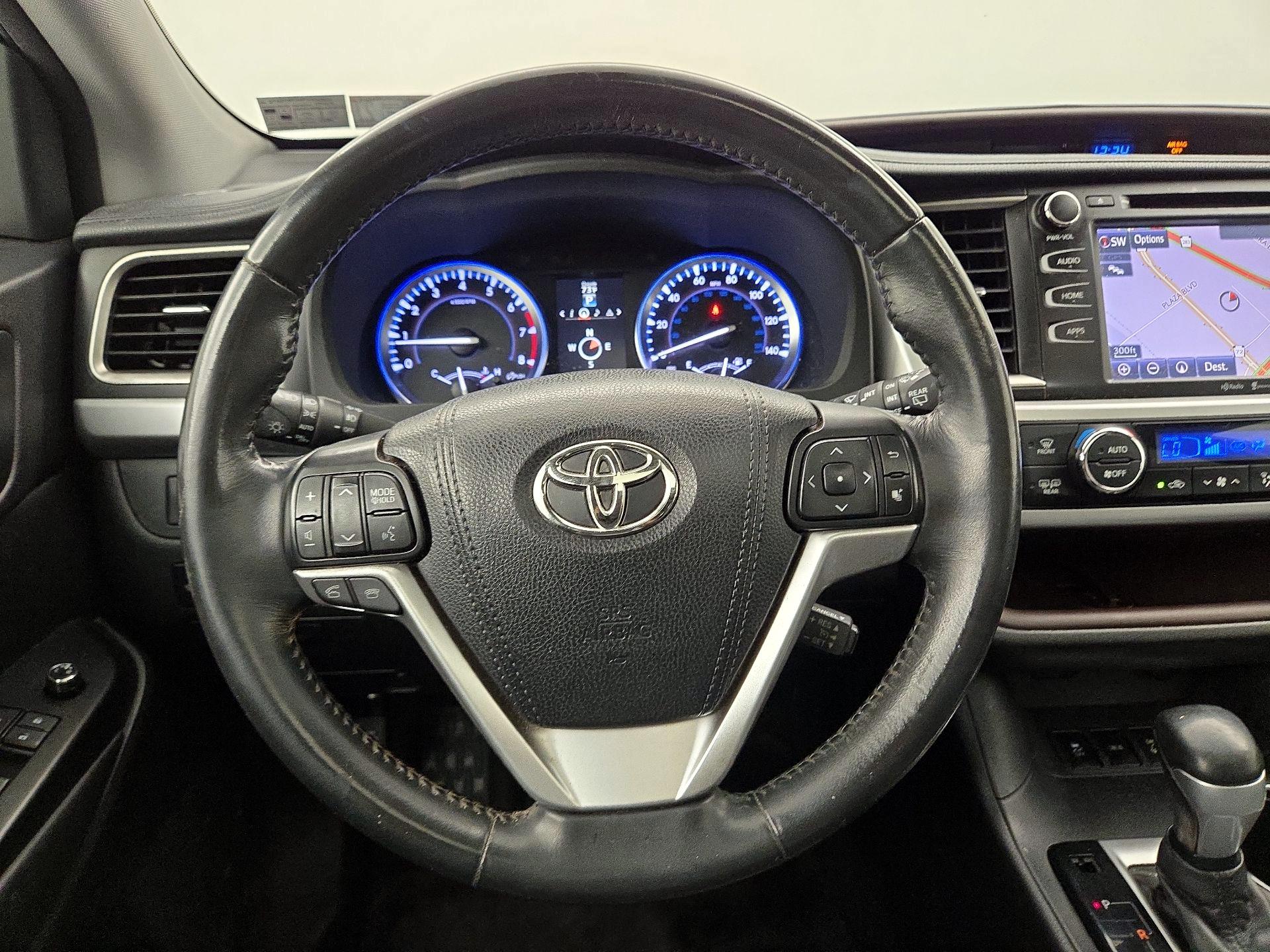 Thumbnail: 2015 Toyota Highlander - 10