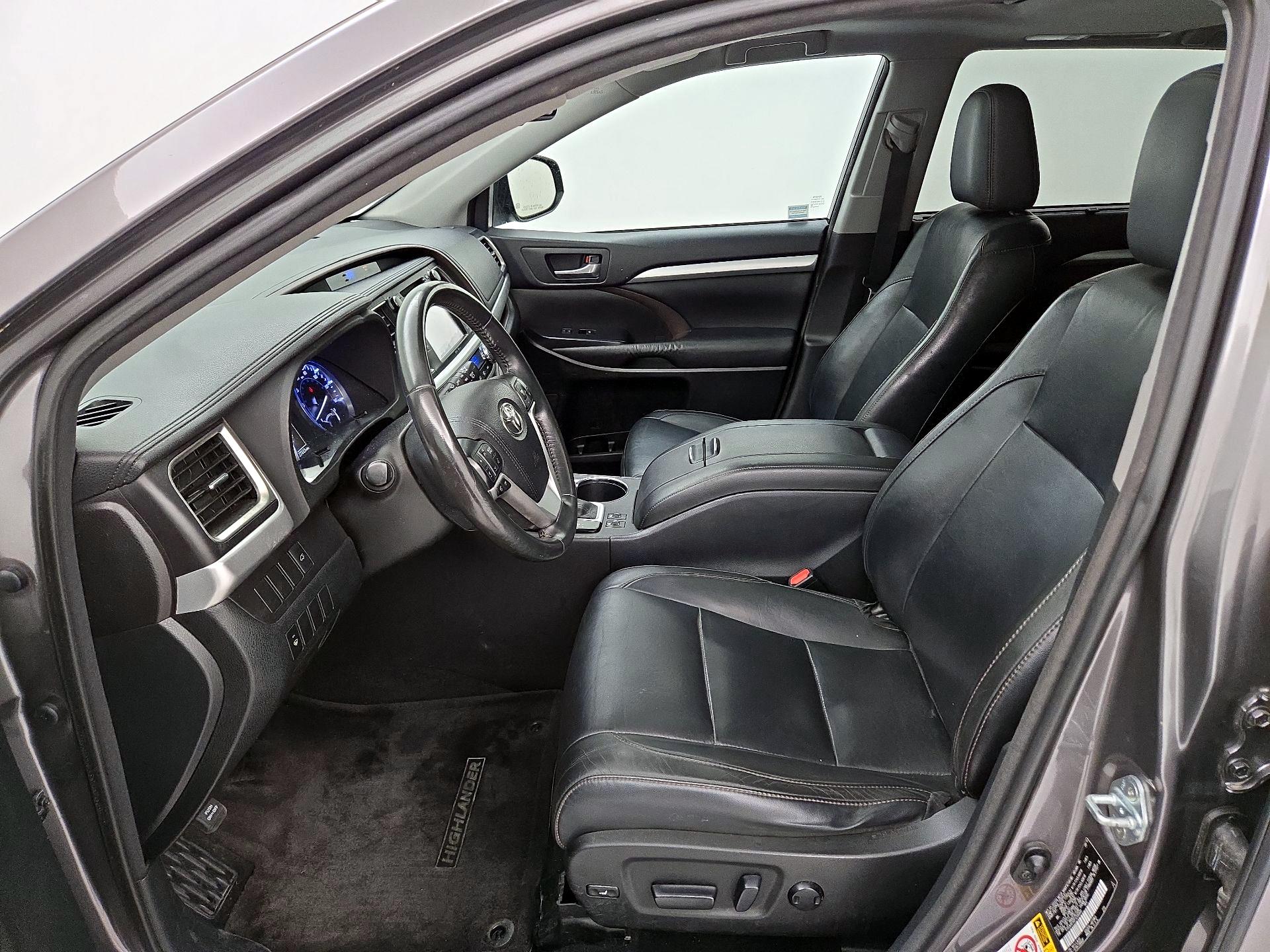 Thumbnail: 2015 Toyota Highlander - 11