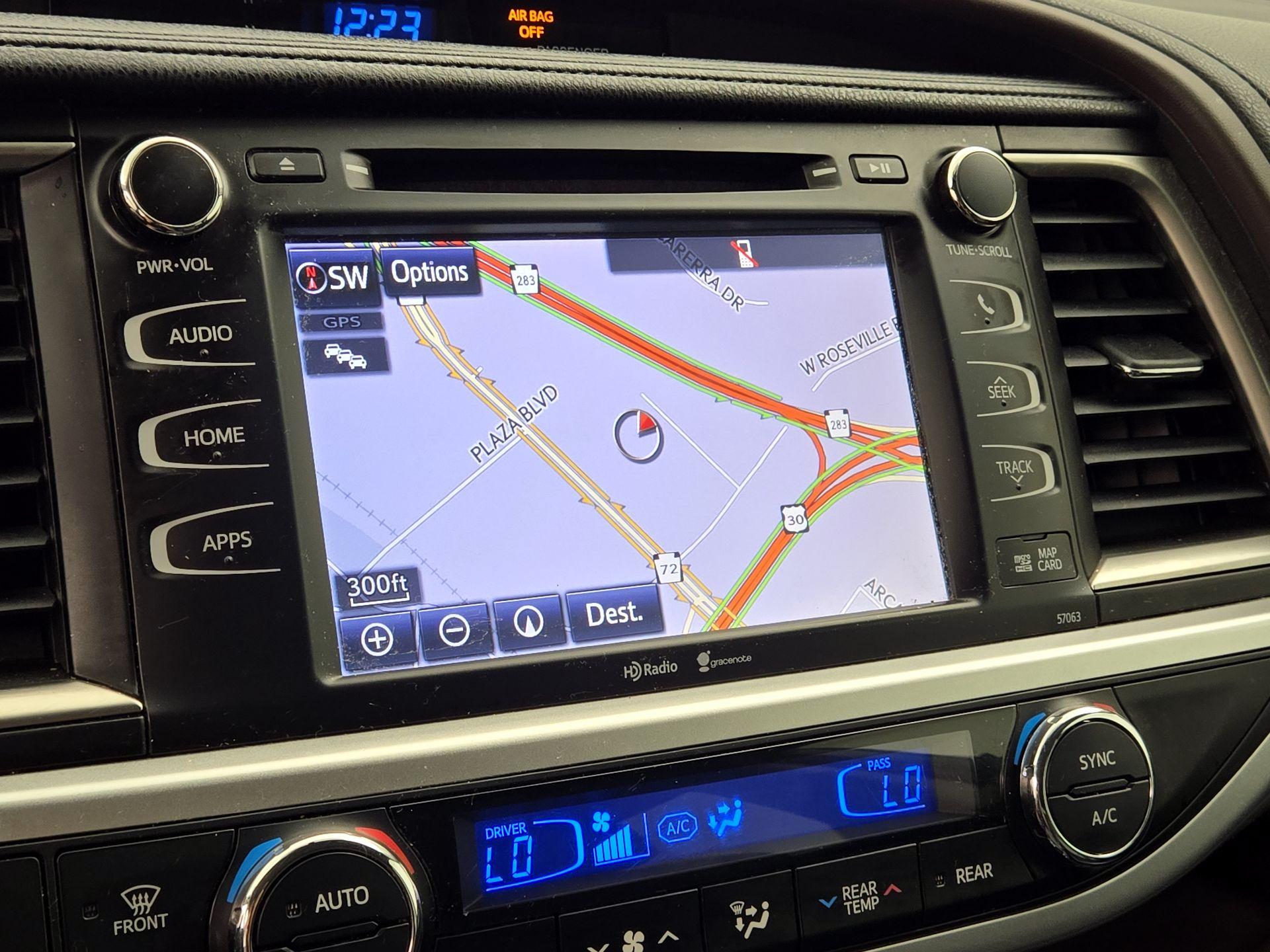 Thumbnail: 2015 Toyota Highlander - 14