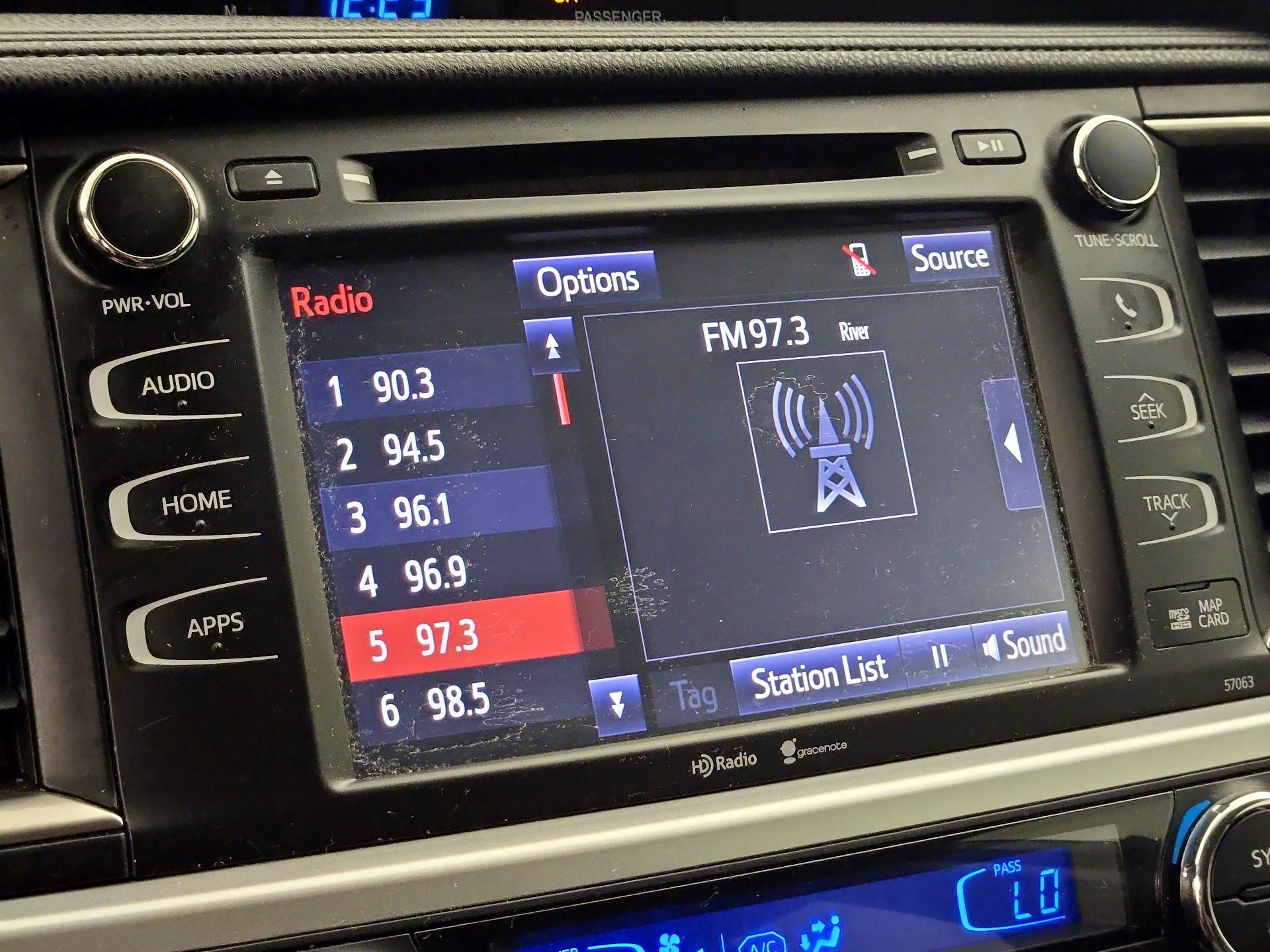 Thumbnail: 2015 Toyota Highlander - 16