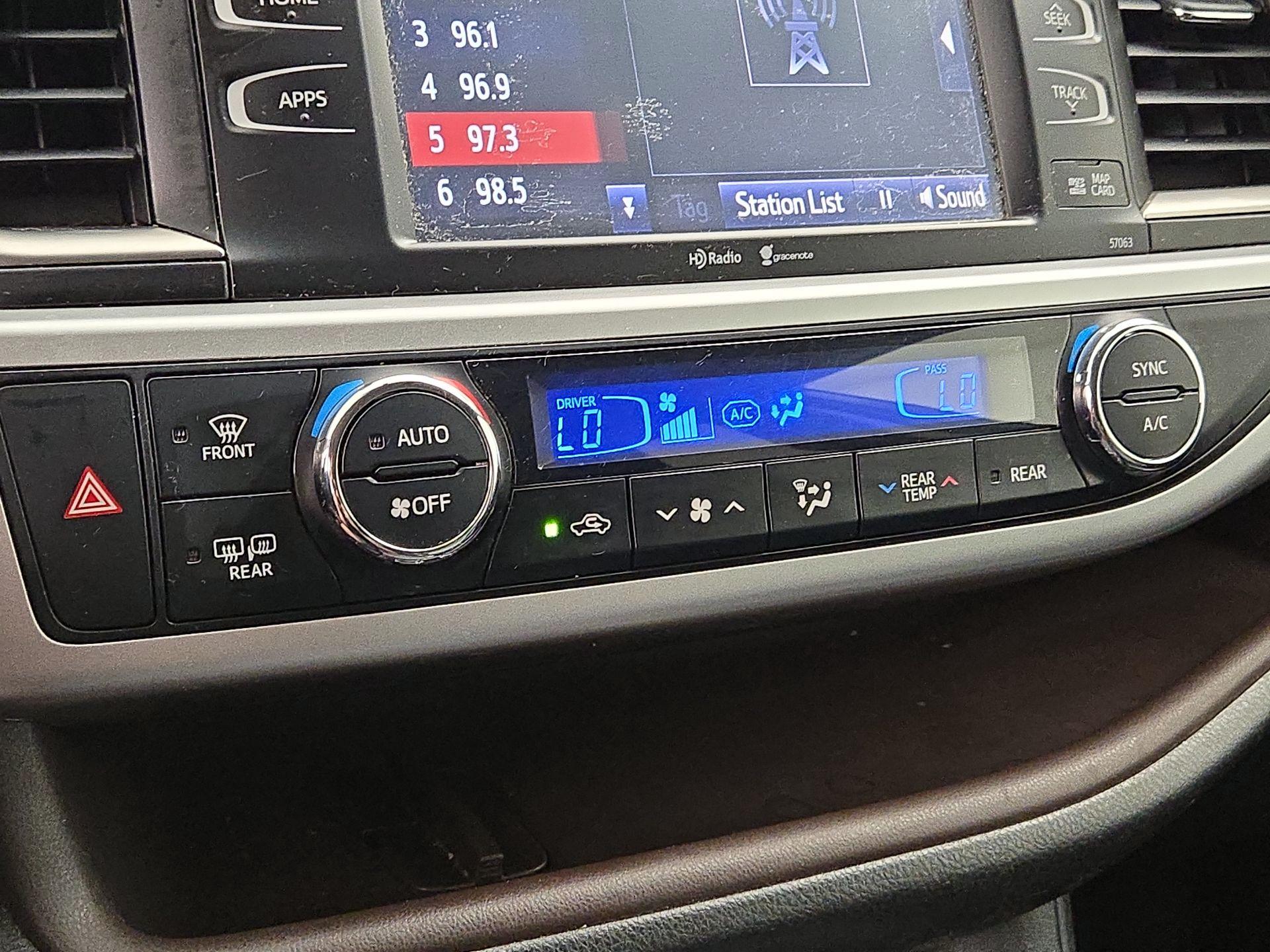 Thumbnail: 2015 Toyota Highlander - 17