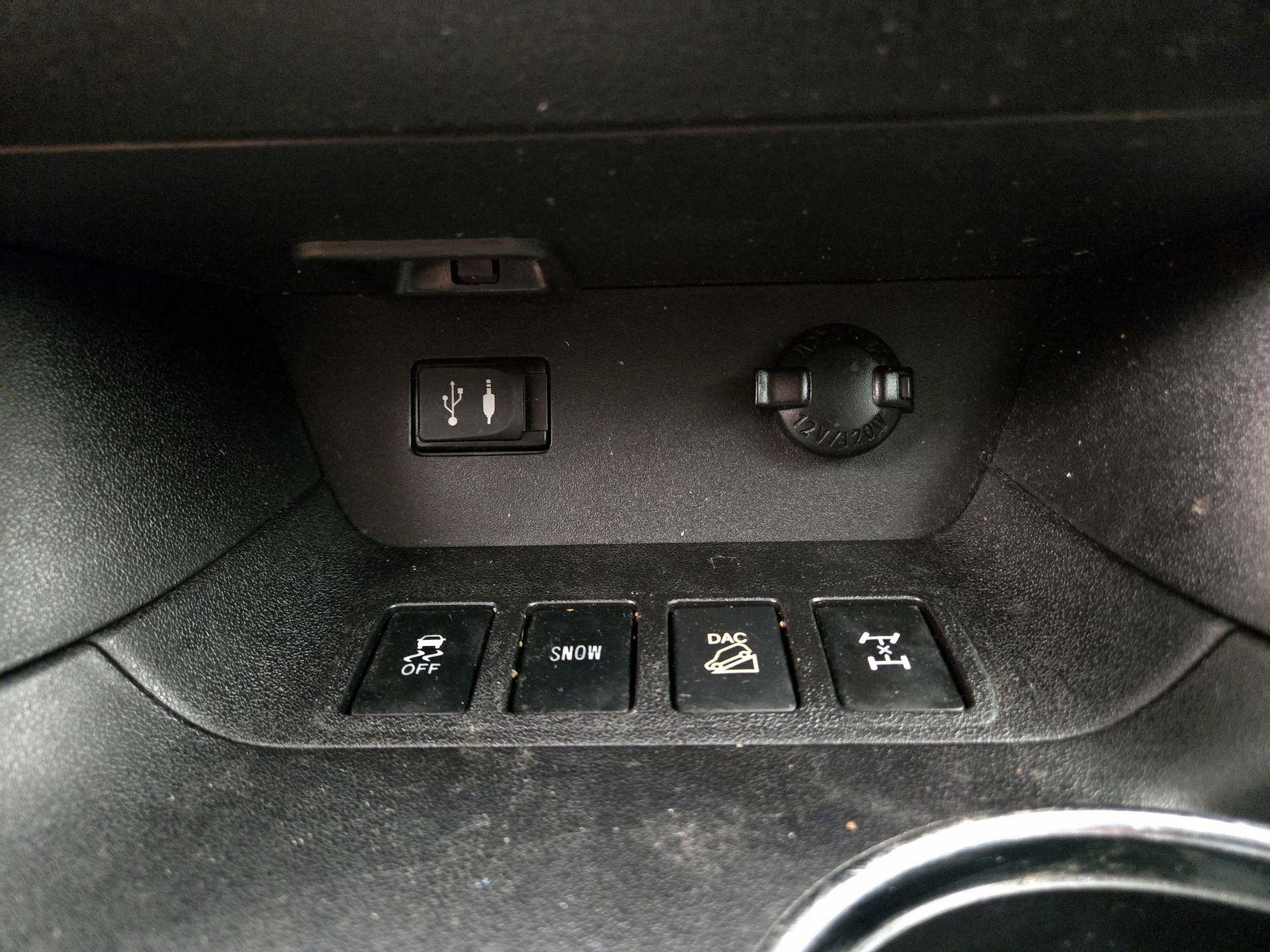 Thumbnail: 2015 Toyota Highlander - 19