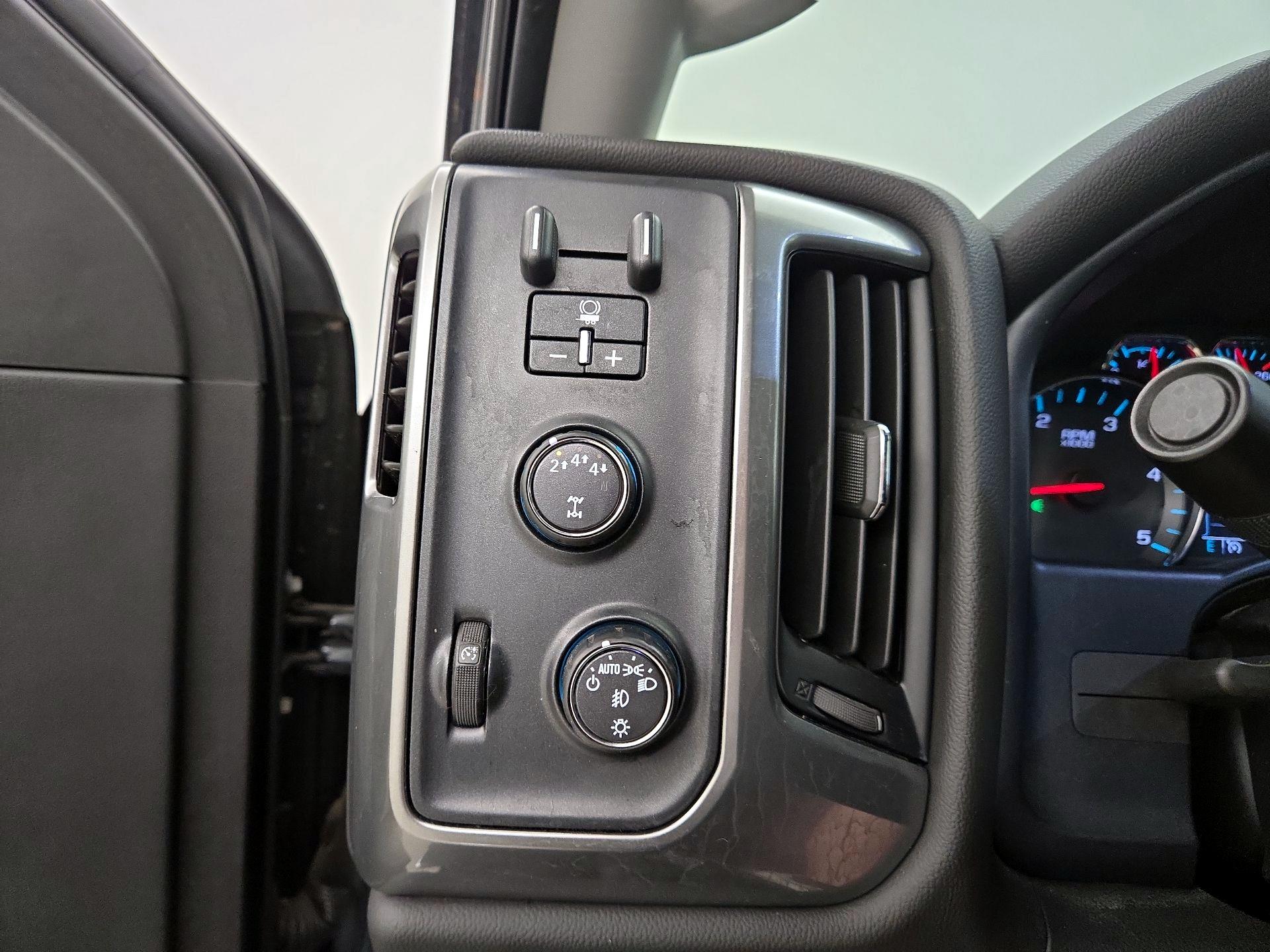 Thumbnail: 2018 Chevrolet Silverado 2500 - 13