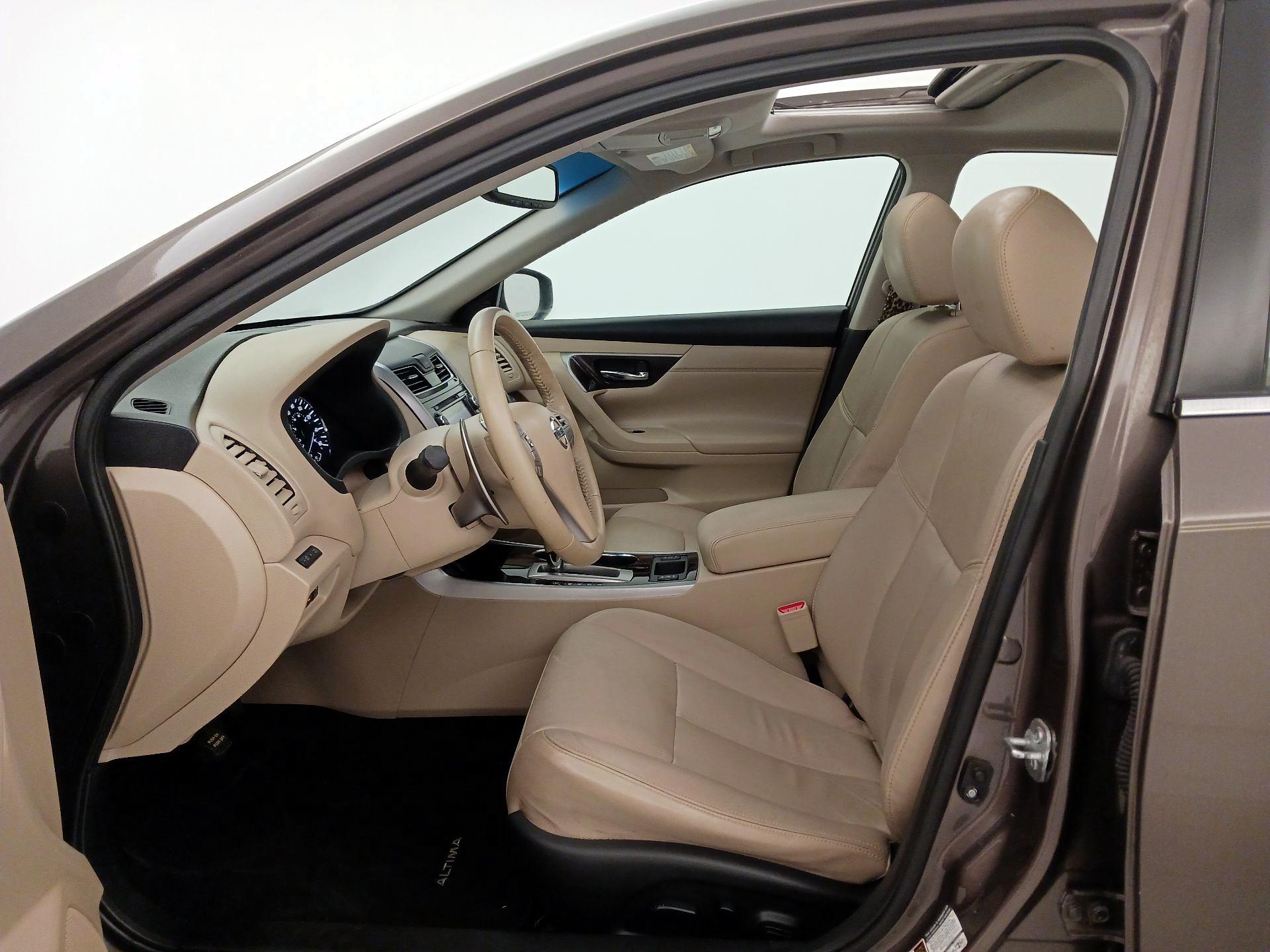 Thumbnail: 2015 Nissan Altima - 11