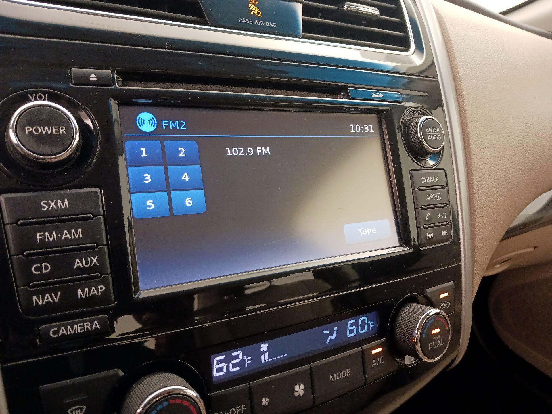 Thumbnail: 2015 Nissan Altima - 16