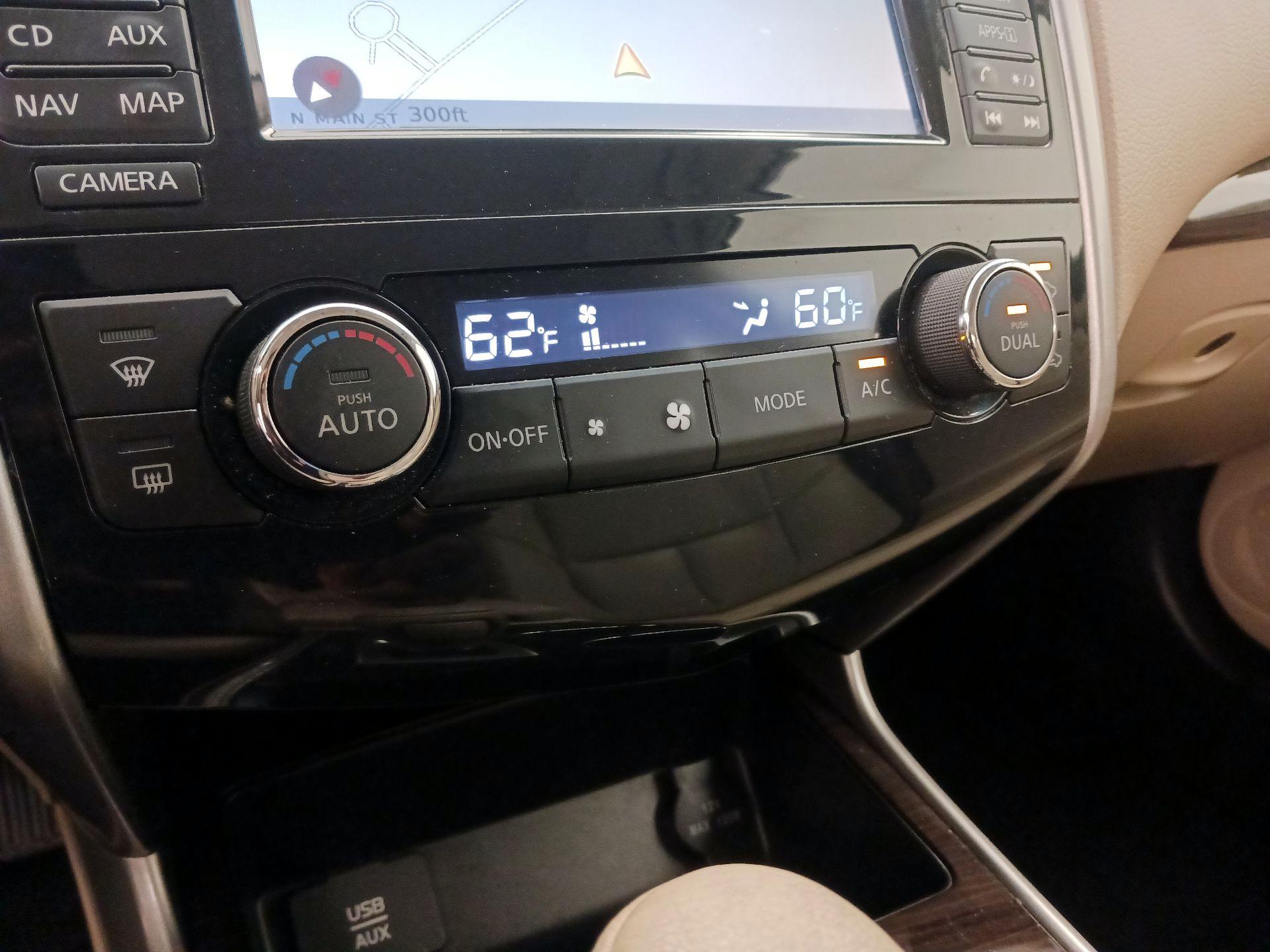 Thumbnail: 2015 Nissan Altima - 17