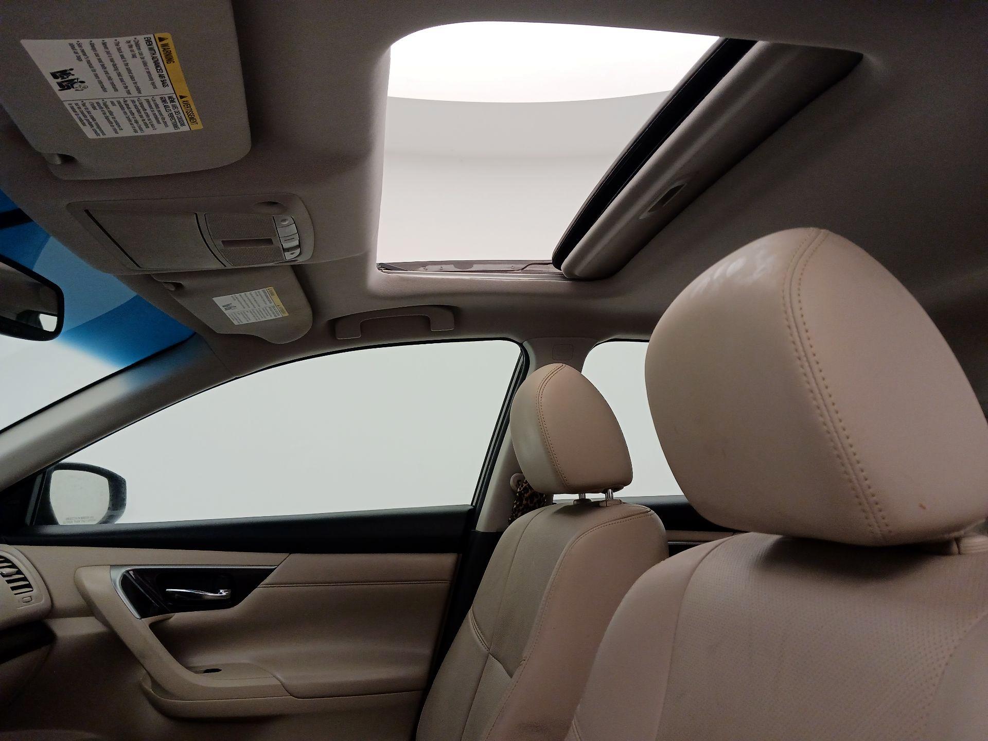 Thumbnail: 2015 Nissan Altima - 20