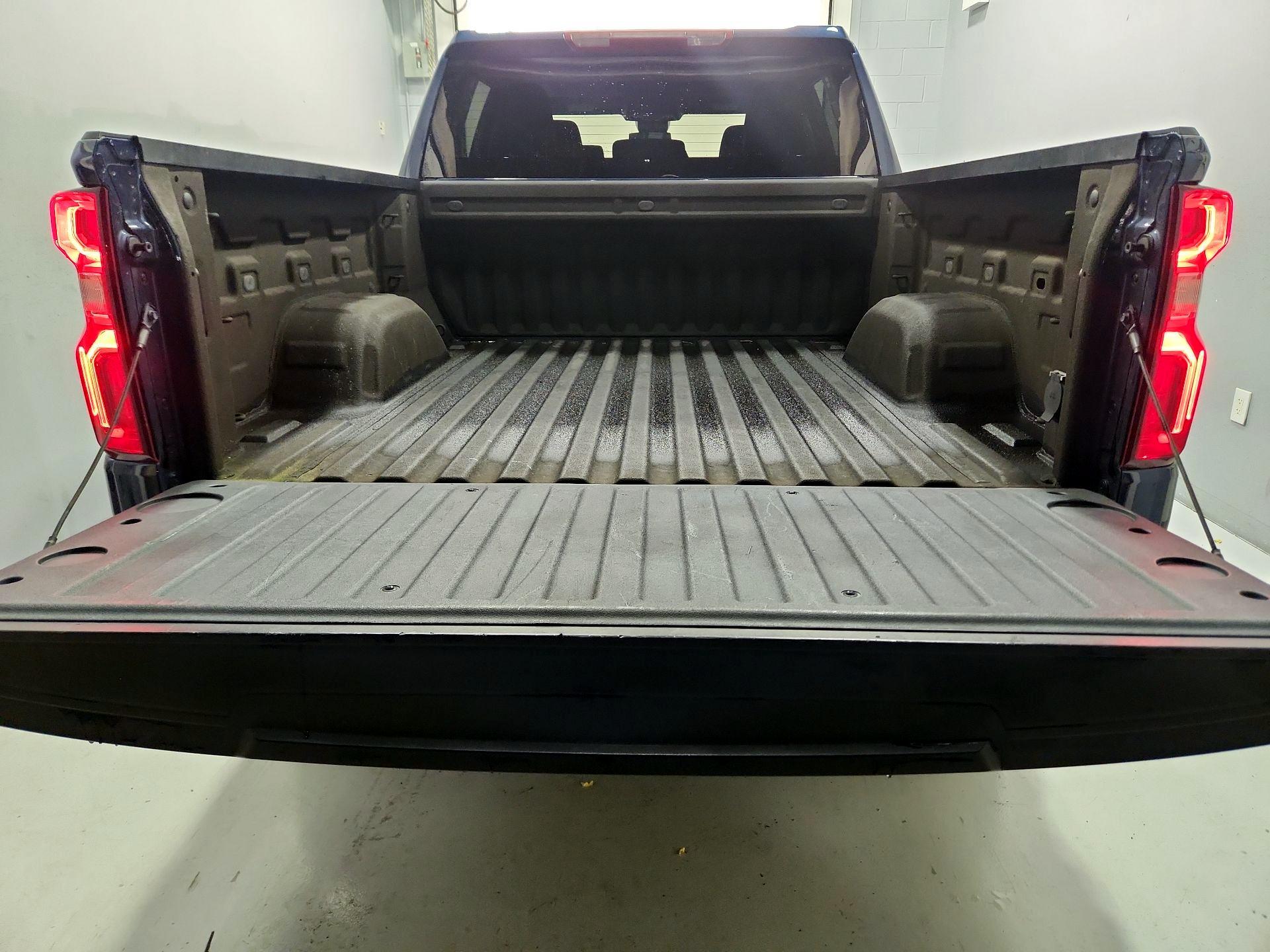 Thumbnail: 2023 Chevrolet Silverado 1500 - 19