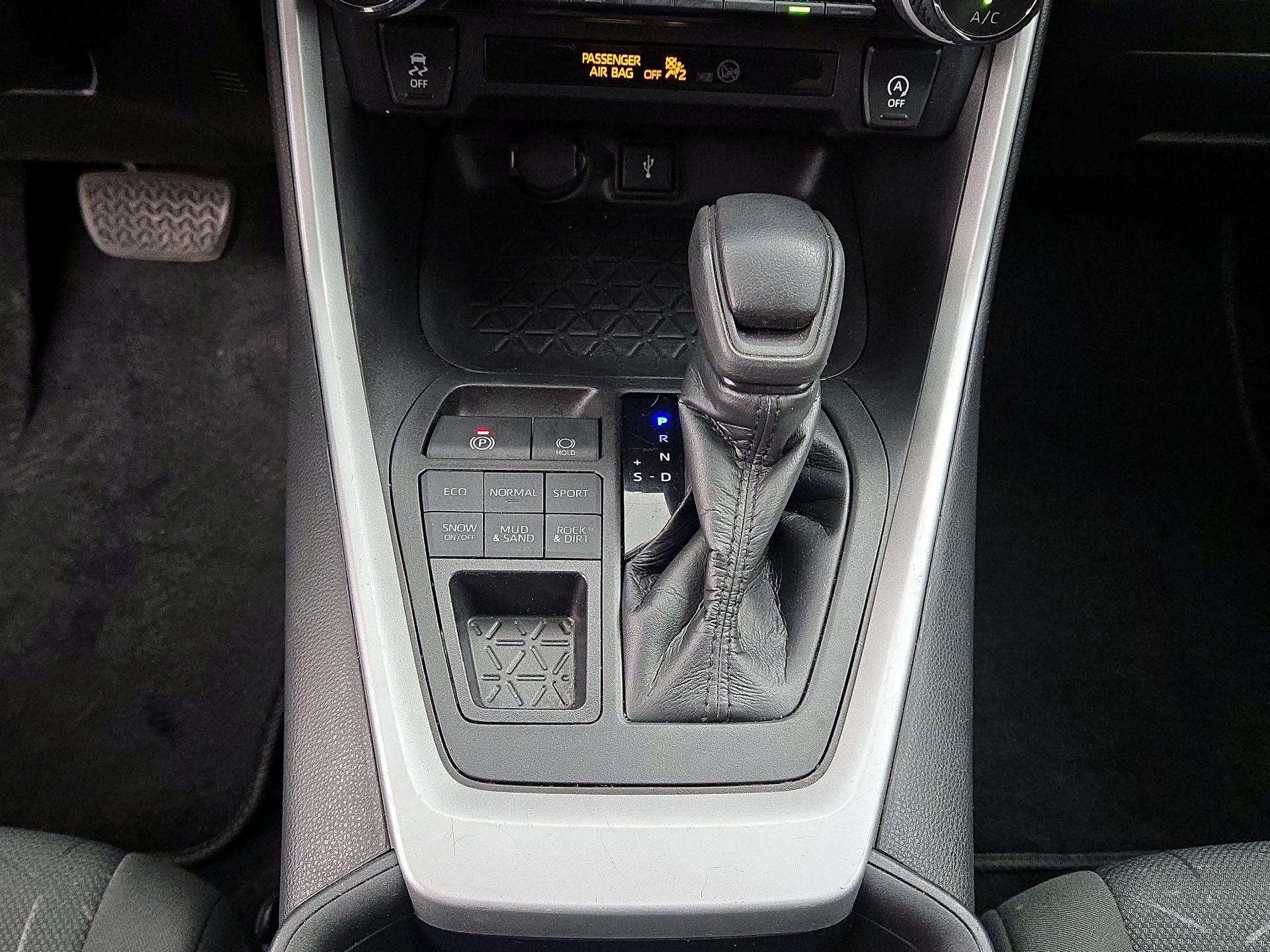 Thumbnail: 2021 Toyota RAV4 - 17