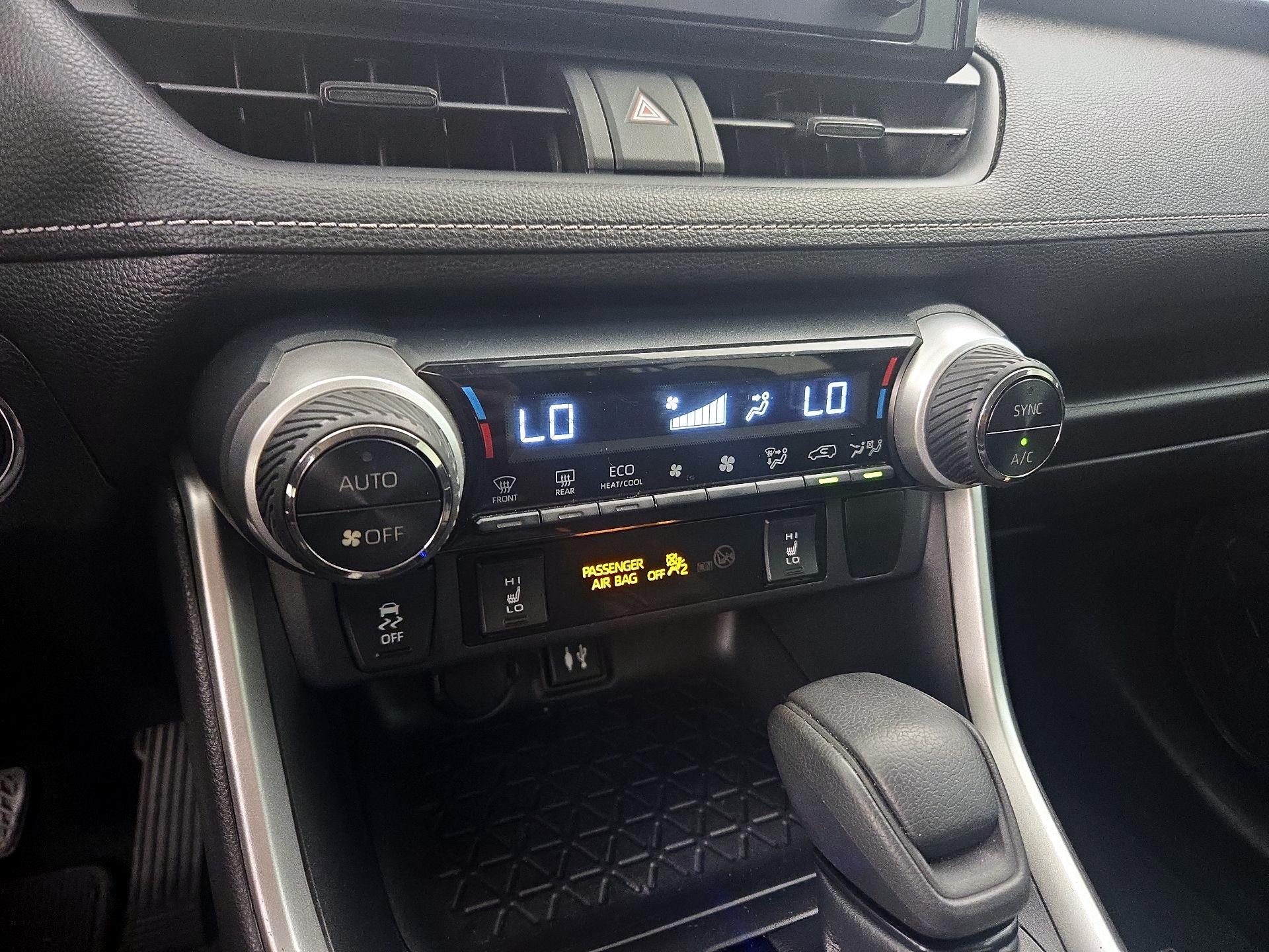 Thumbnail: 2019 Toyota RAV4 - 16