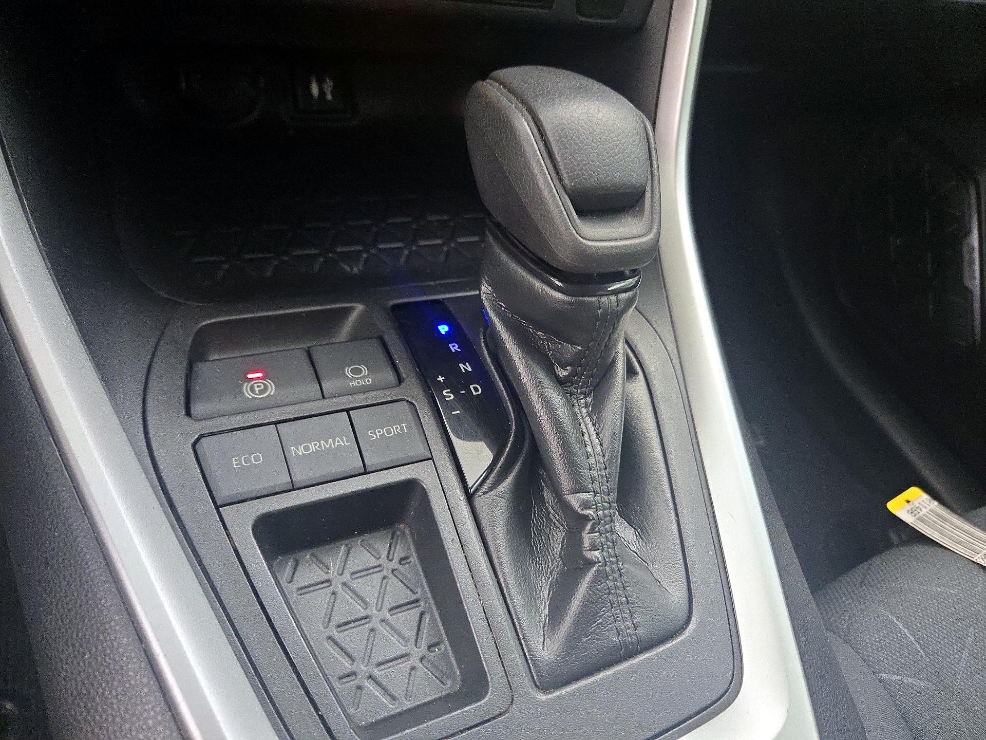 Thumbnail: 2019 Toyota RAV4 - 17