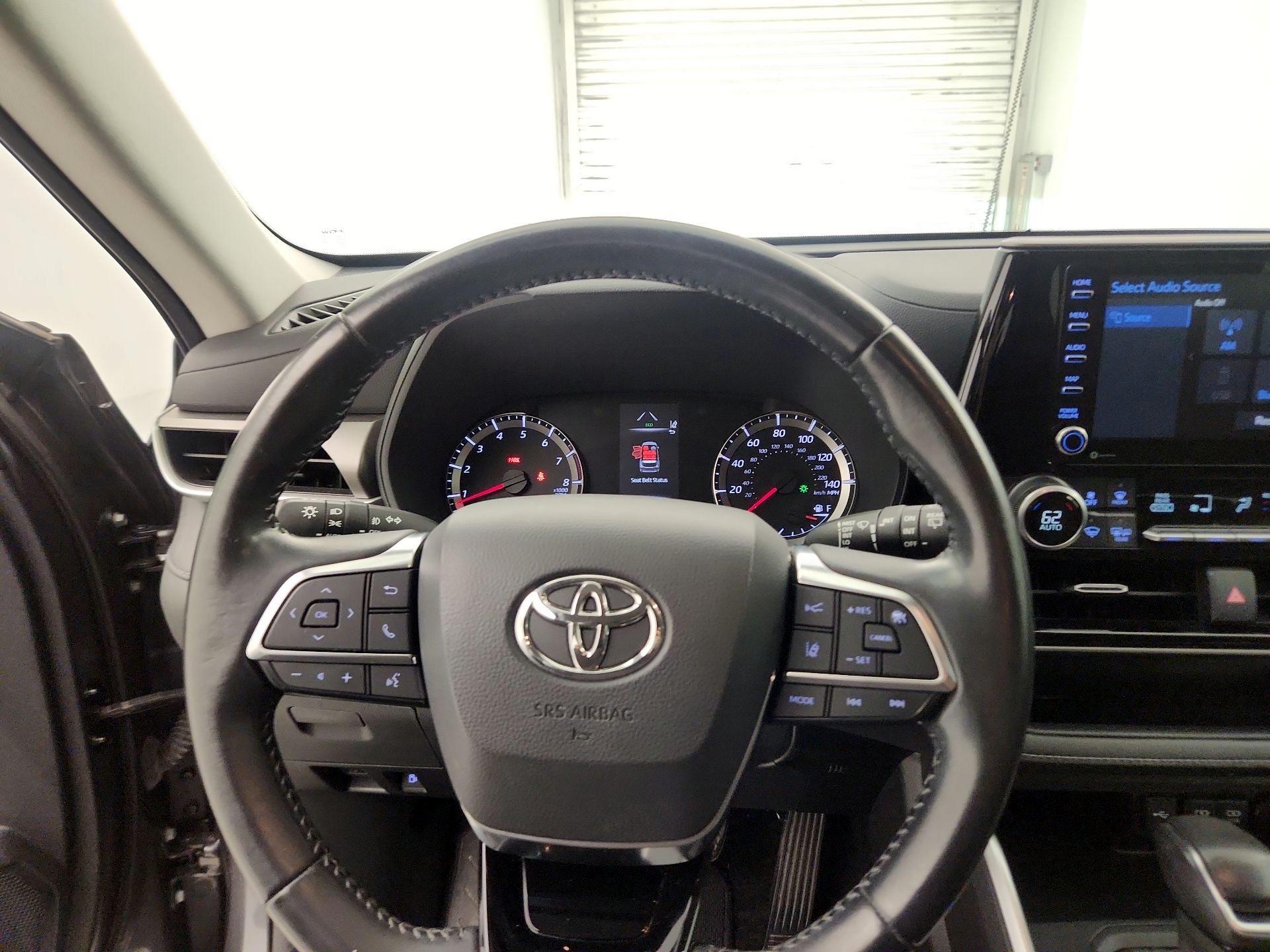 Thumbnail: 2021 Toyota Highlander - 10