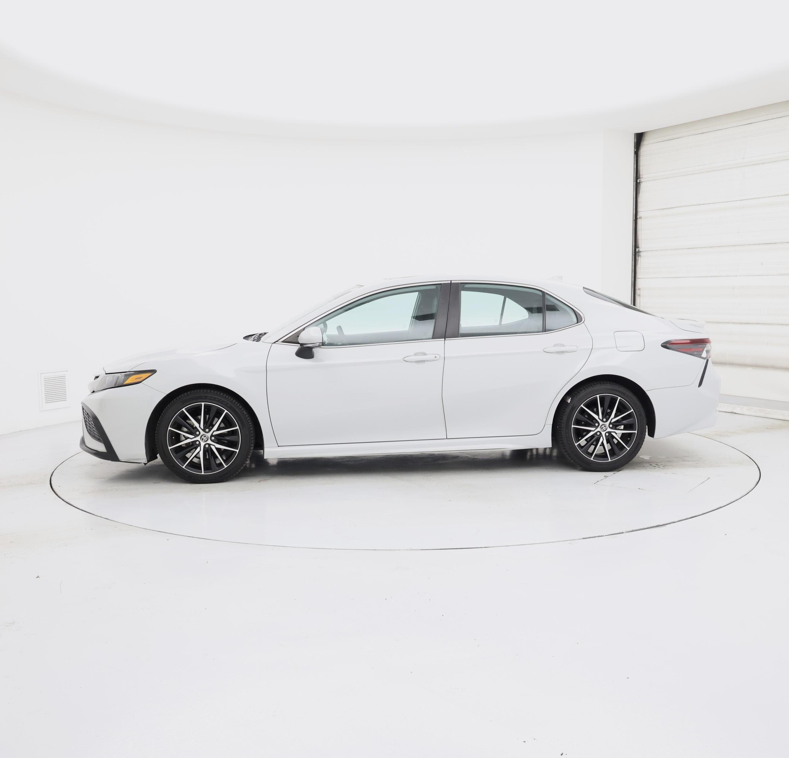 Thumbnail: 2022 Toyota Camry - 3