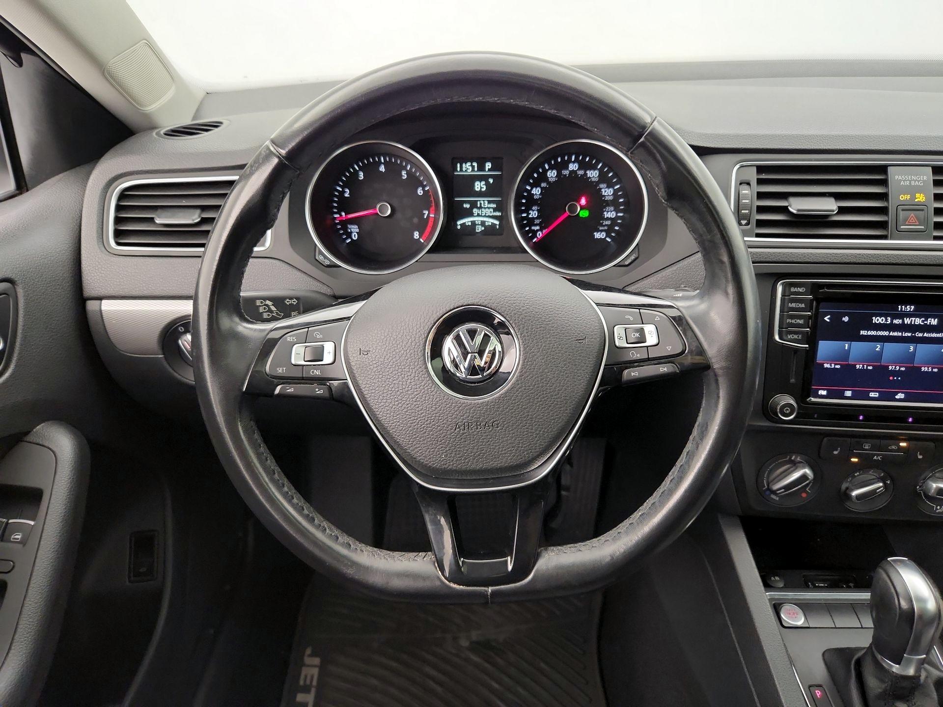 Thumbnail: 2016 Volkswagen Jetta - 10