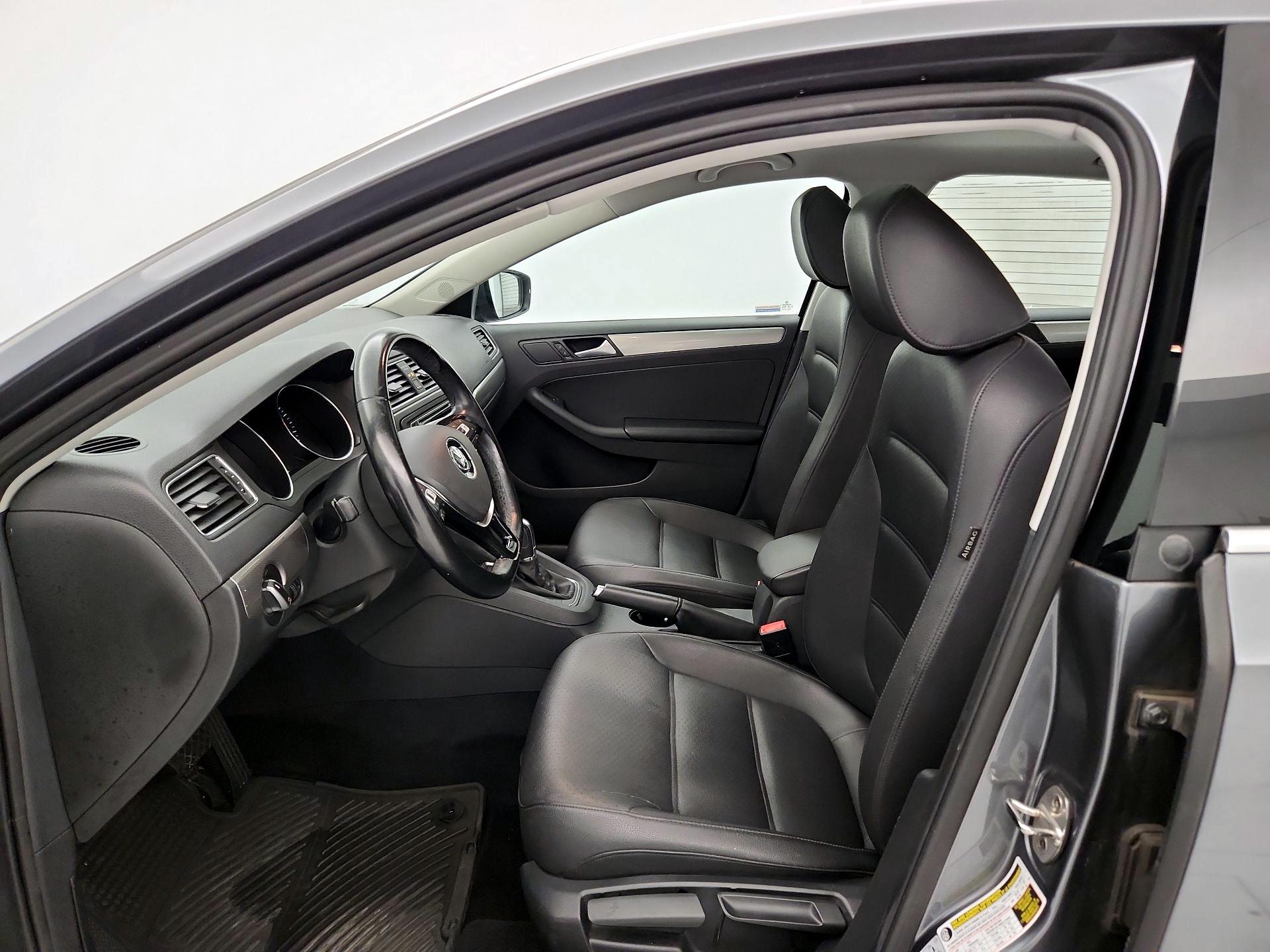 Thumbnail: 2016 Volkswagen Jetta - 11