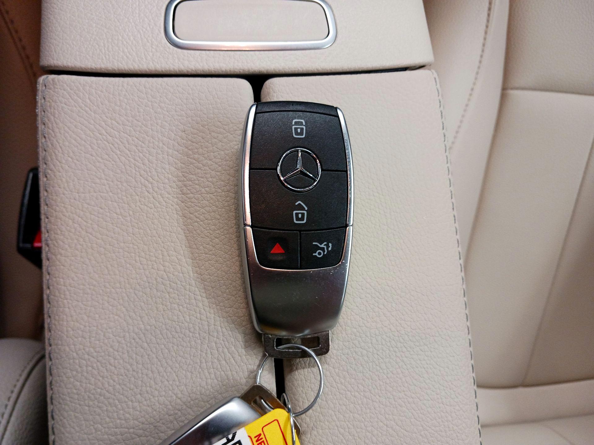 Thumbnail: 2022 Mercedes-Benz GLB - 17