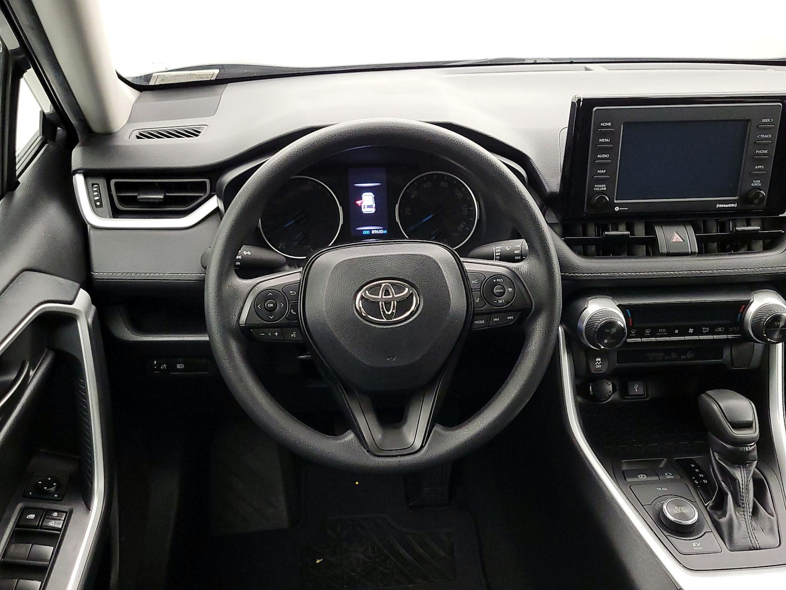 2021 Toyota RAV4 LE - Photo 11