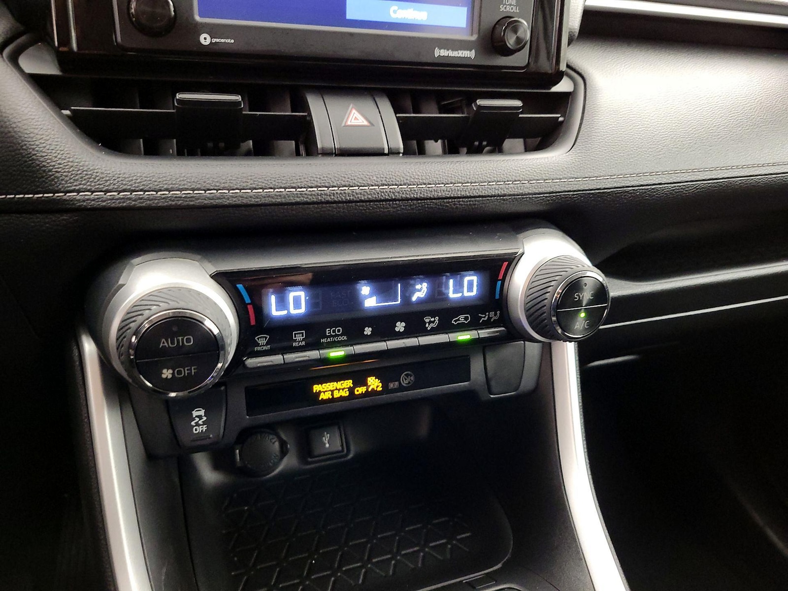 2021 Toyota RAV4 LE - Photo 17