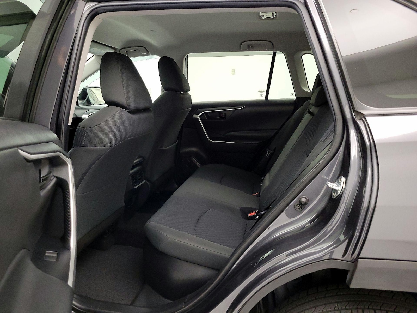 2021 Toyota RAV4 LE - Photo 20