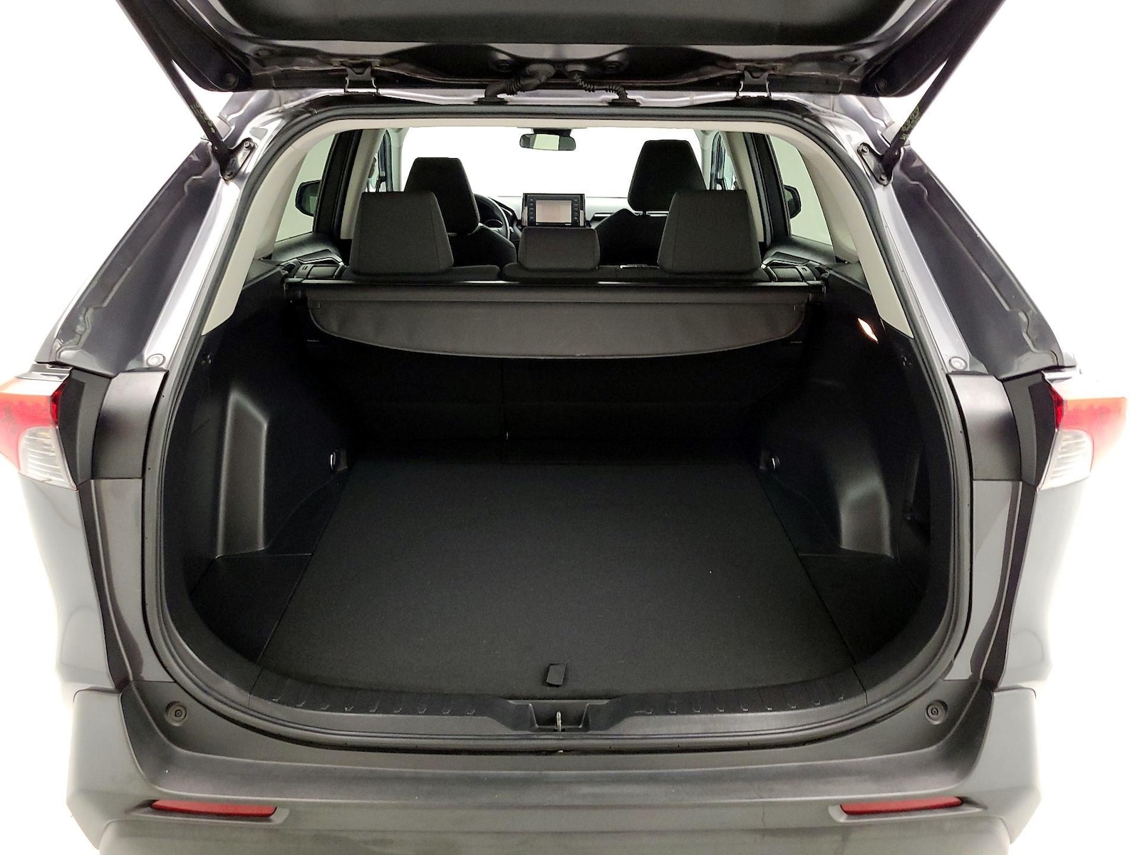 2021 Toyota RAV4 LE - Photo 21