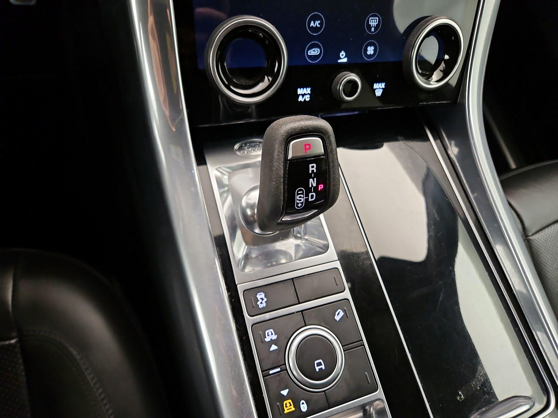 Thumbnail: 2020 Land Rover Range Rover Sport - 17