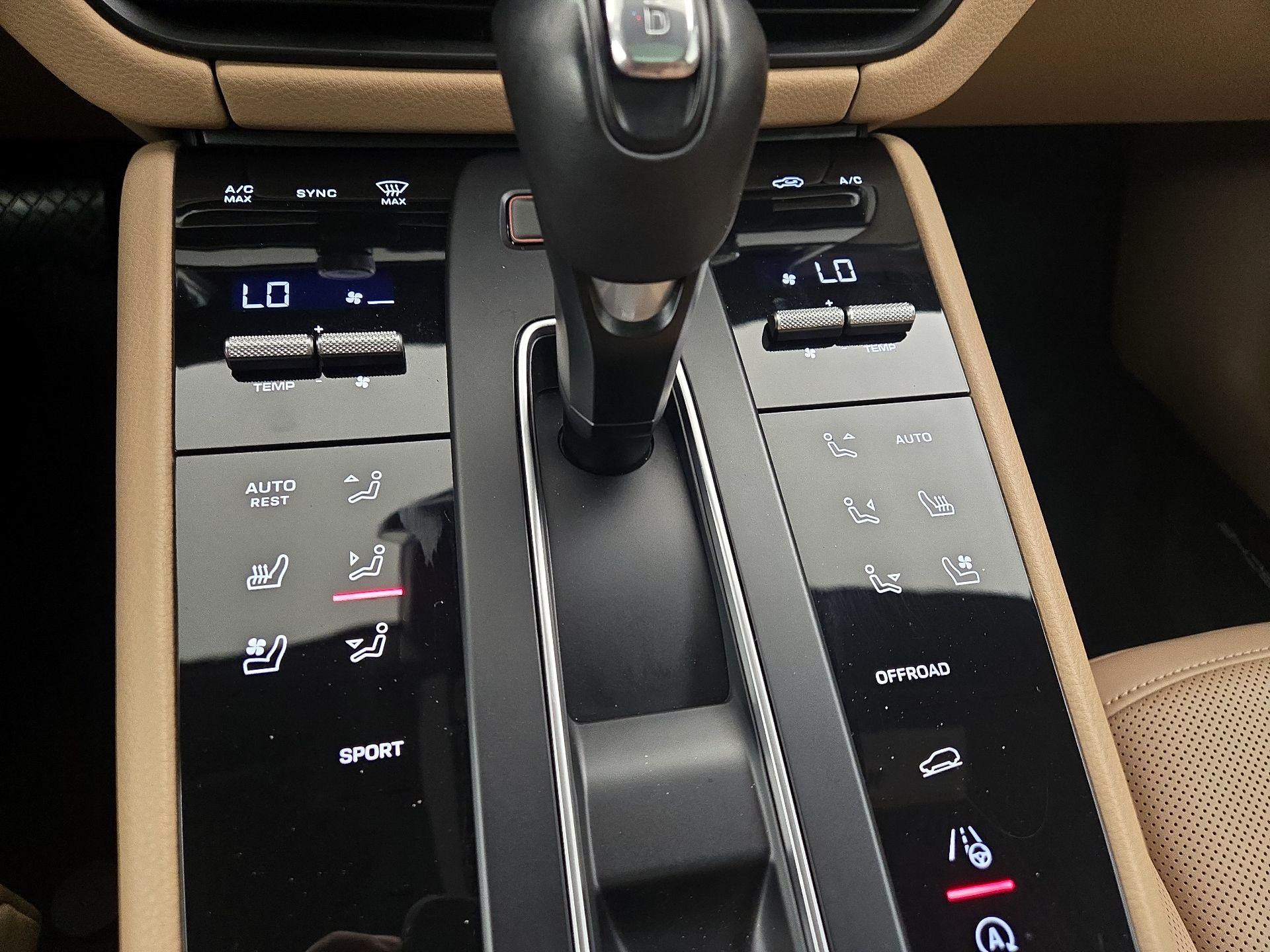 Thumbnail: 2023 Porsche Macan - 17