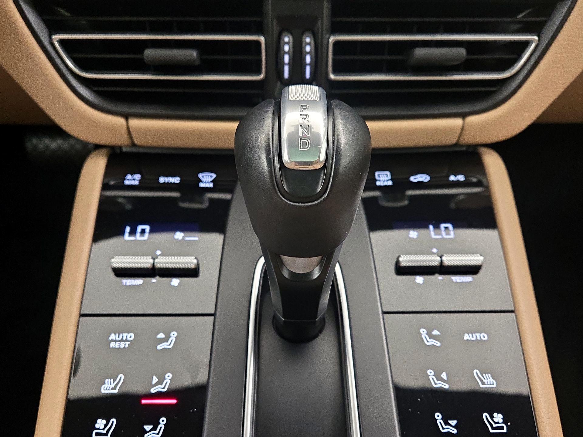 Thumbnail: 2023 Porsche Macan - 18