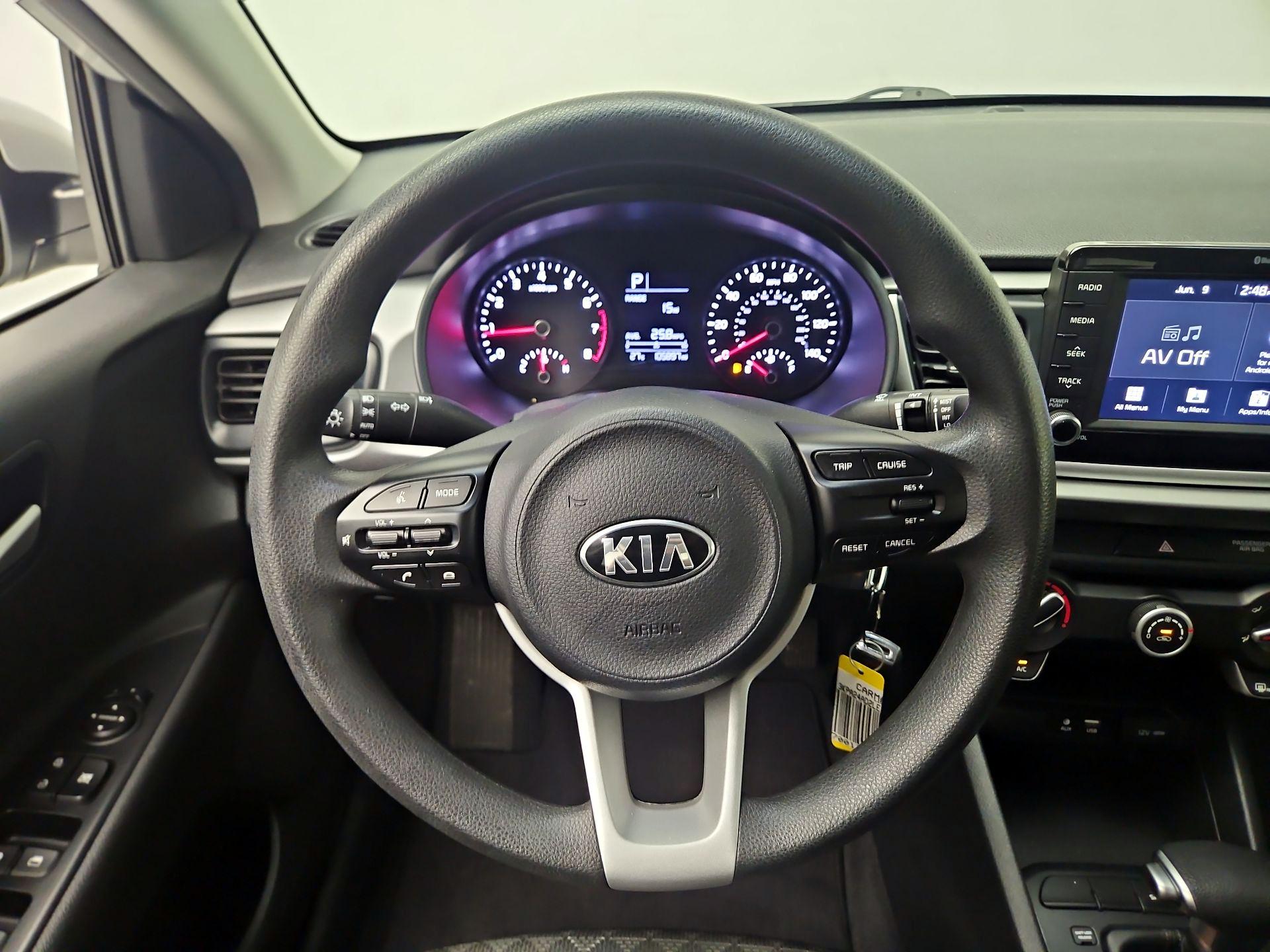 Thumbnail: 2020 Kia Rio - 10