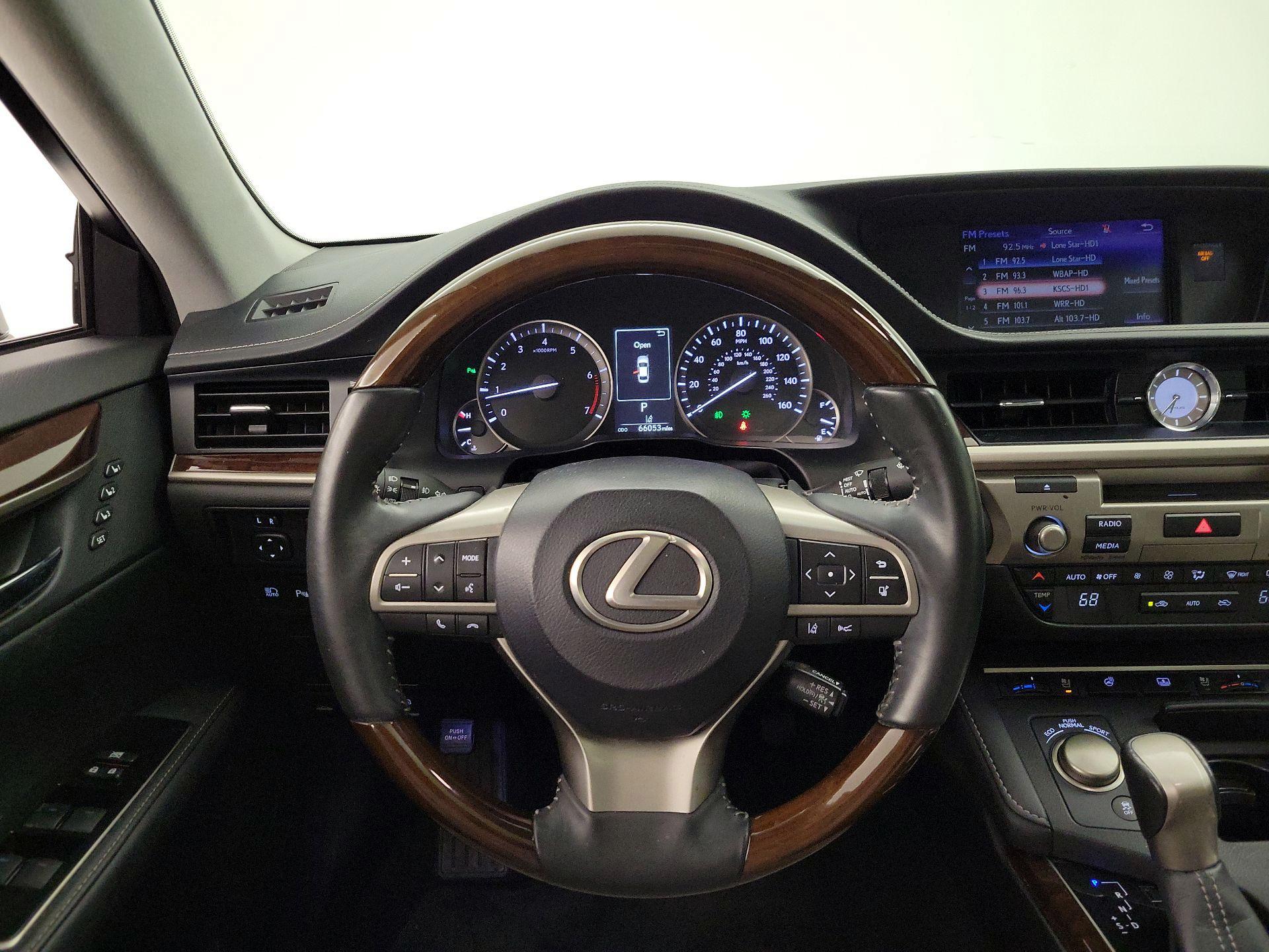 Thumbnail: 2017 Lexus ES - 10